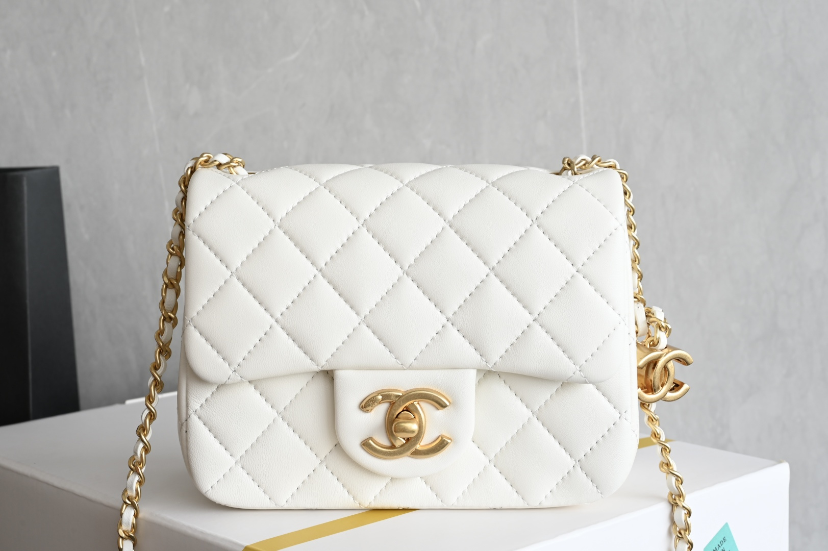 Chanel 25B double C buckle flap bag
