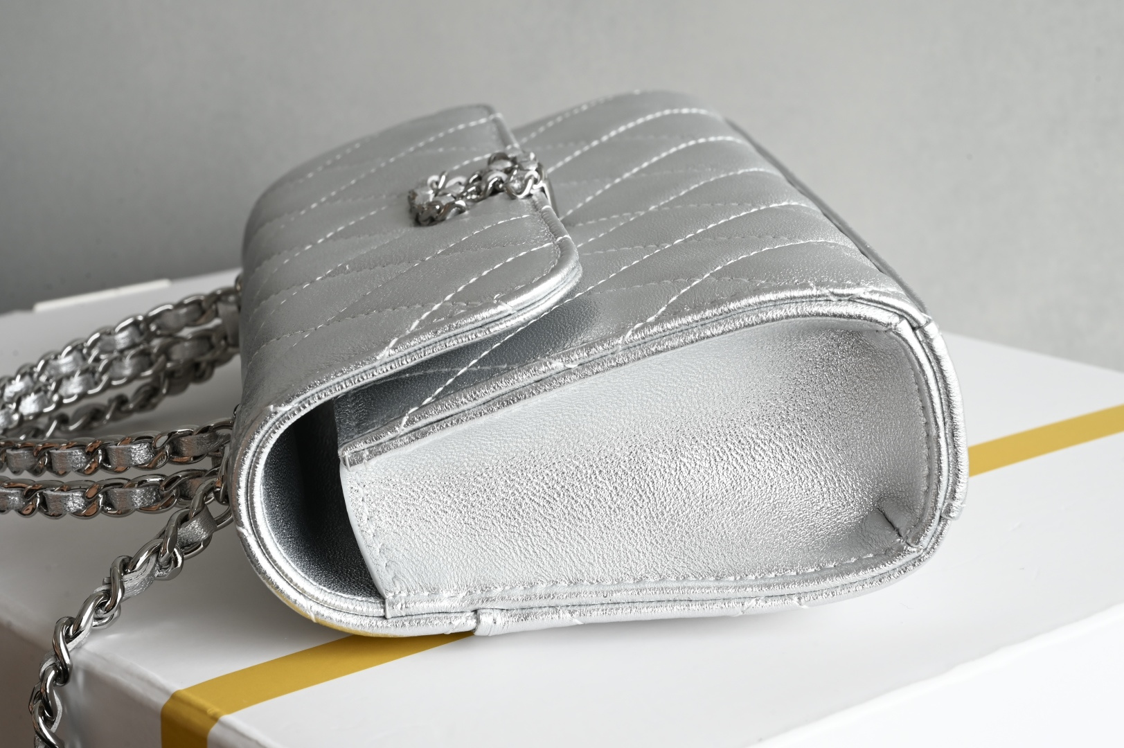 Chanel 25S leather chain handle kelly