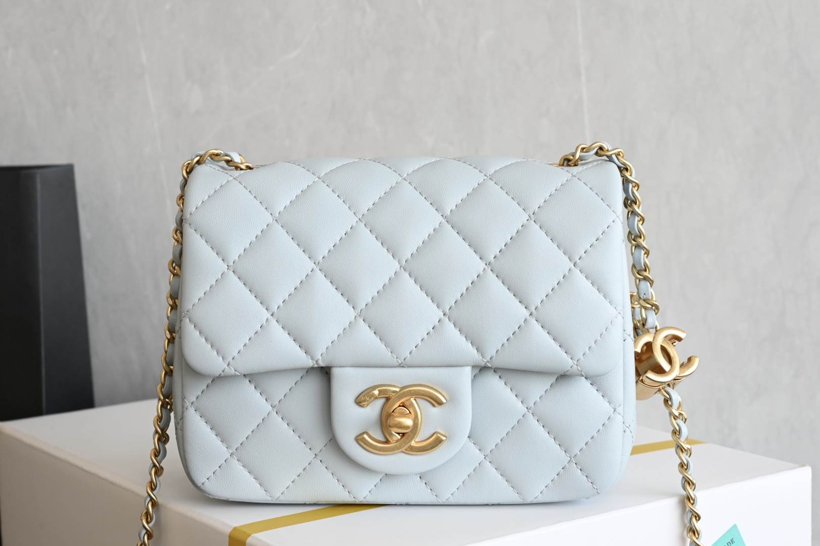 Chanel 25B double C buckle flap bag