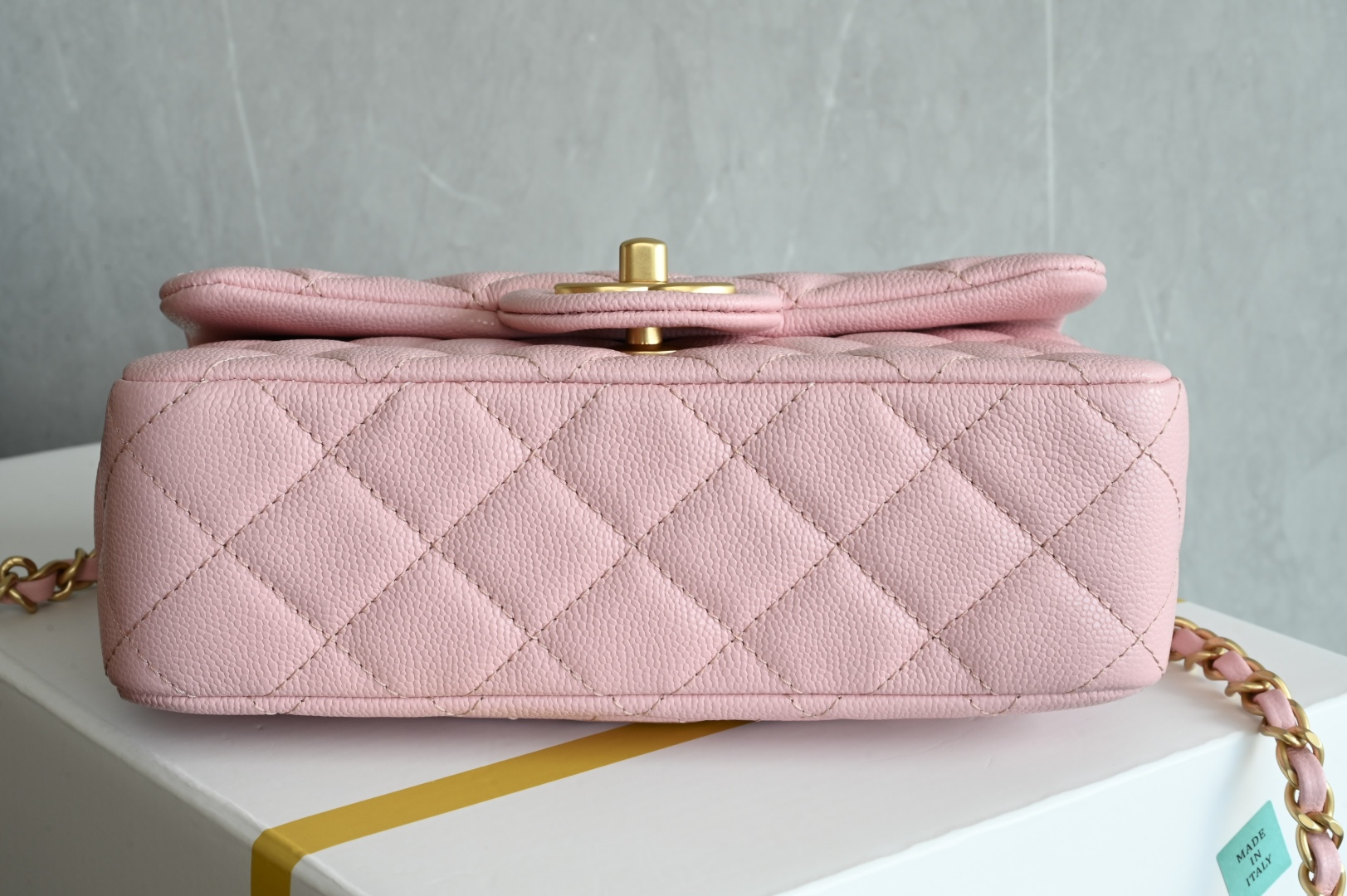 CHANNEL 25B Lychee grain handle large mini