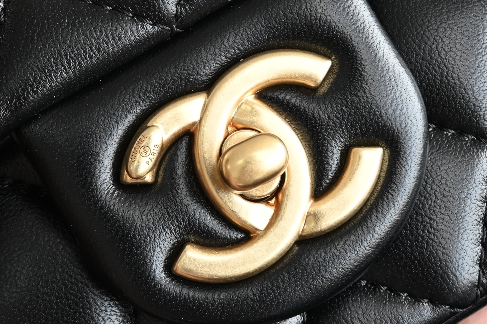 Chanel 25B double C buckle flap bag