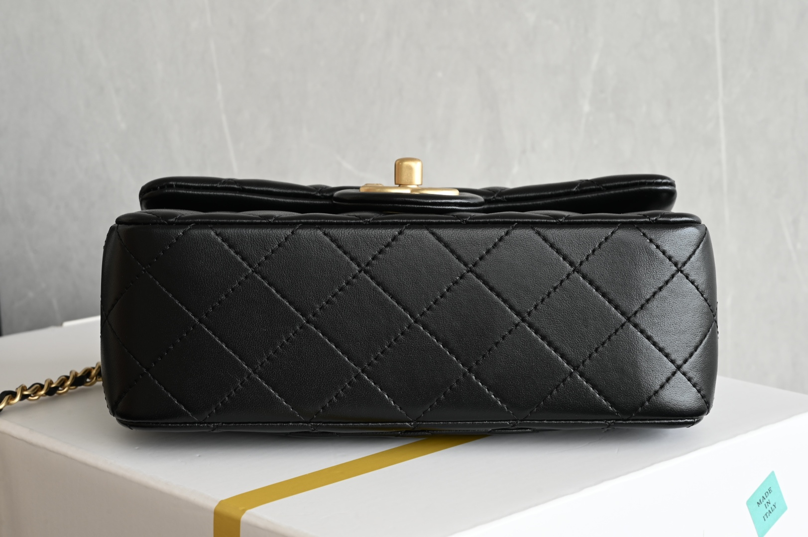 Chanel 25B double C buckle flap bag