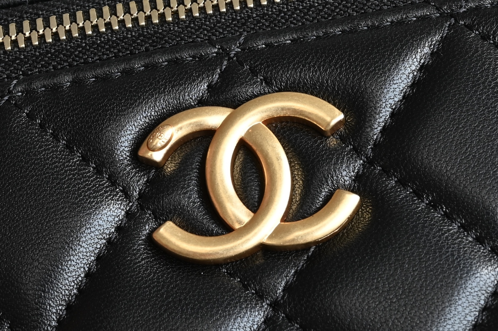 Chanel 25B double C buckle long box bag