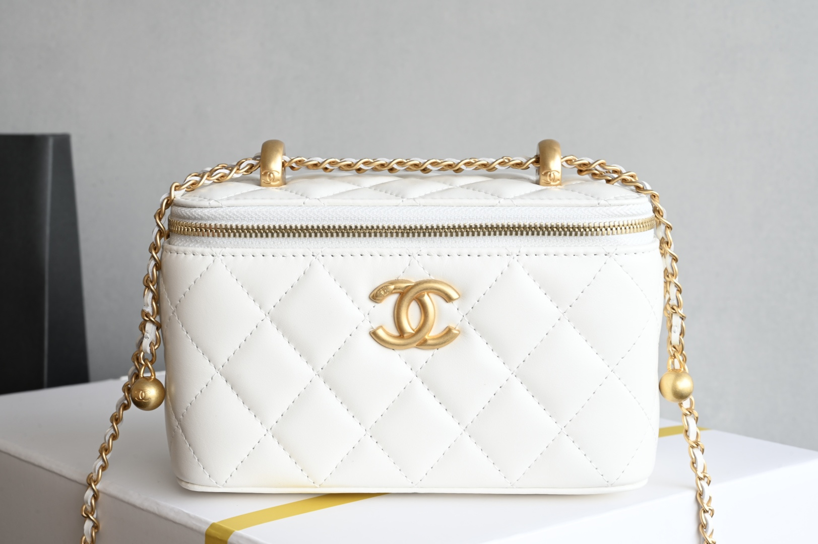 Channel 25s Small Gold Ball Double Bead Chain Cosmetic Bag