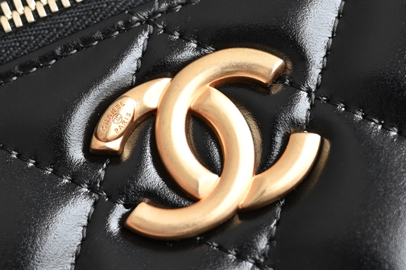 Channel 25s Small Gold Ball Double Bead Chain Cosmetic Bag