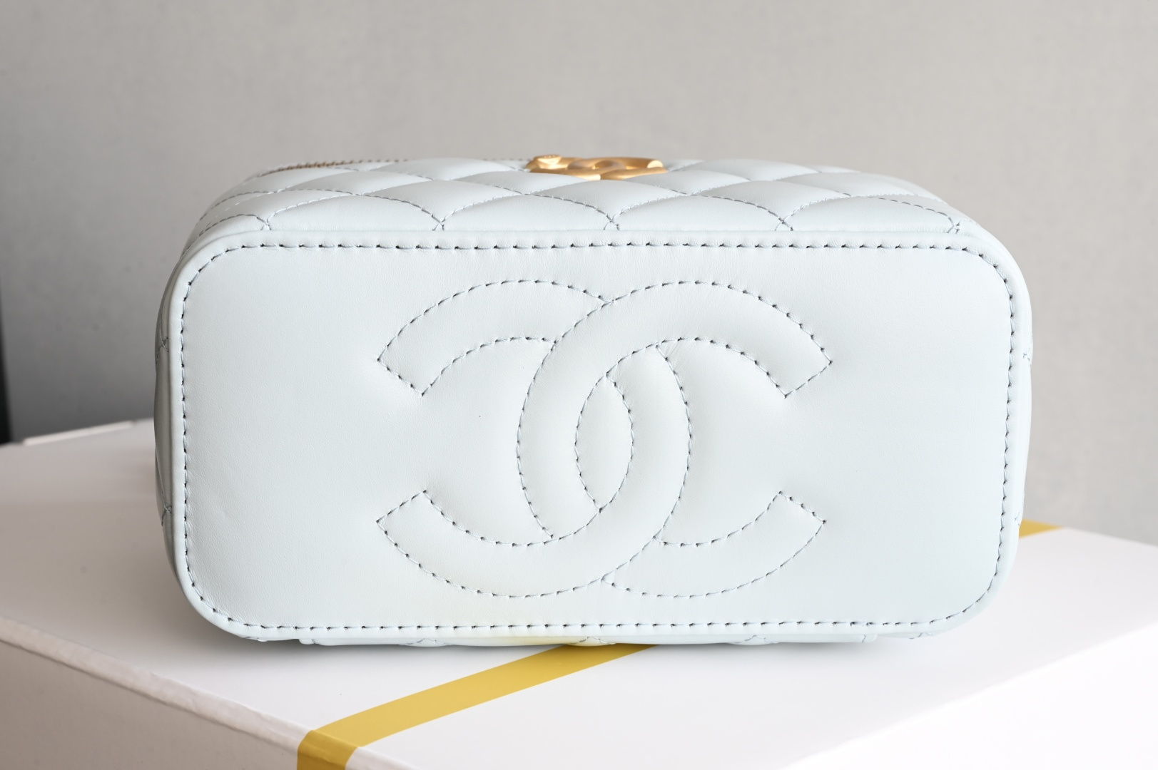 Channel 25s Small Gold Ball Double Bead Chain Cosmetic Bag