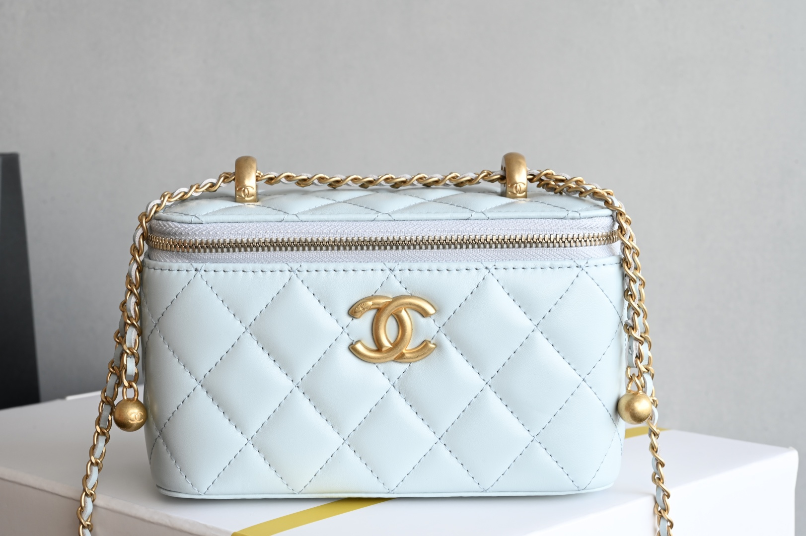 Channel 25s Small Gold Ball Double Bead Chain Cosmetic Bag