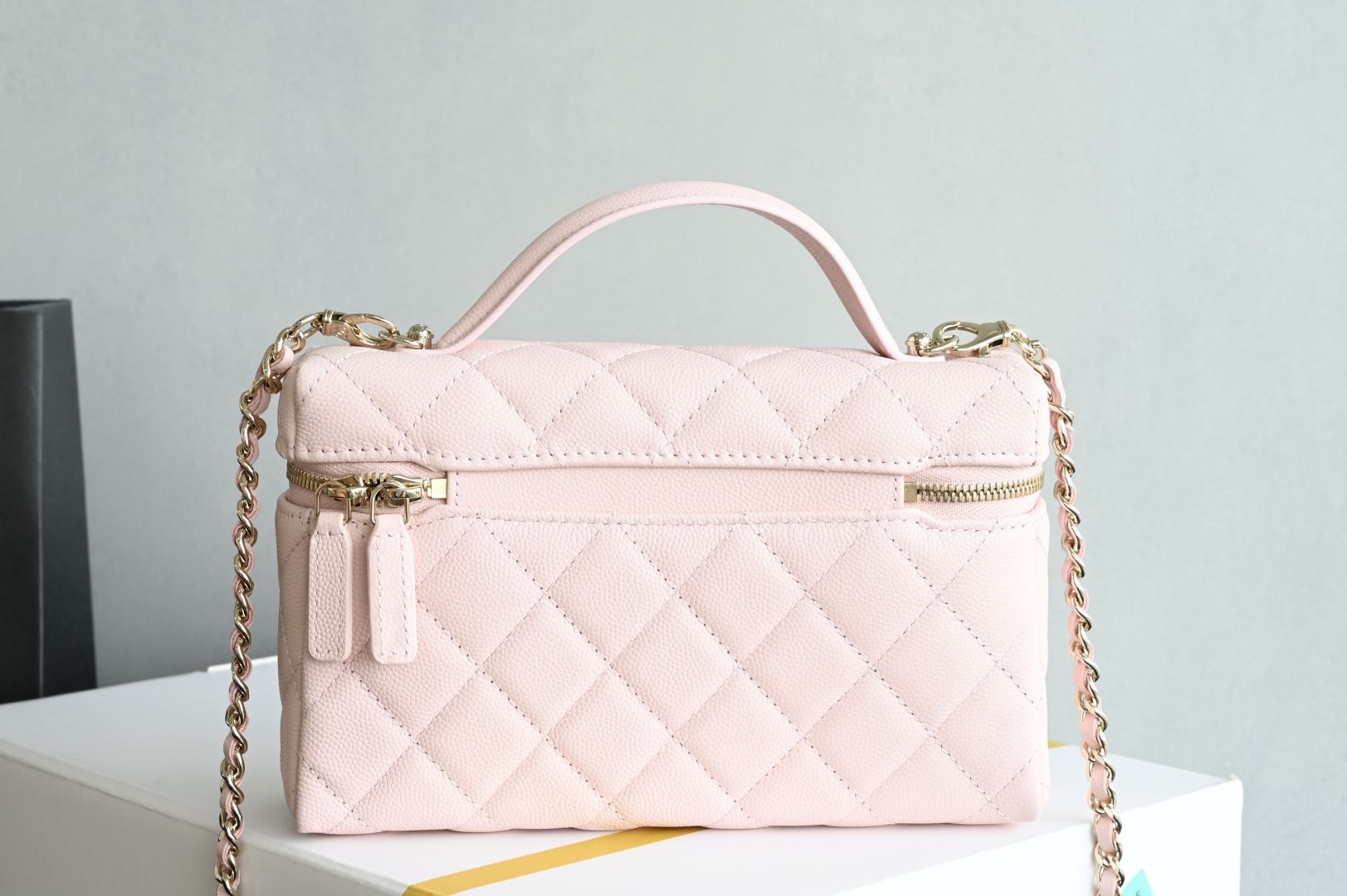 Channel 25C box handbag