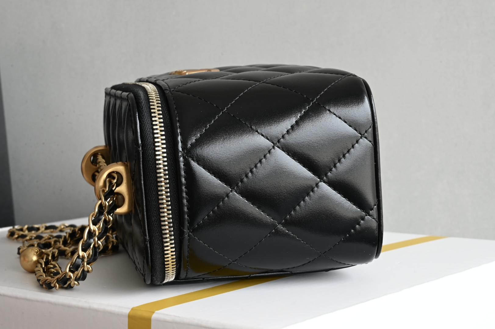 Channel 25s Small Gold Ball Double Bead Chain Cosmetic Bag