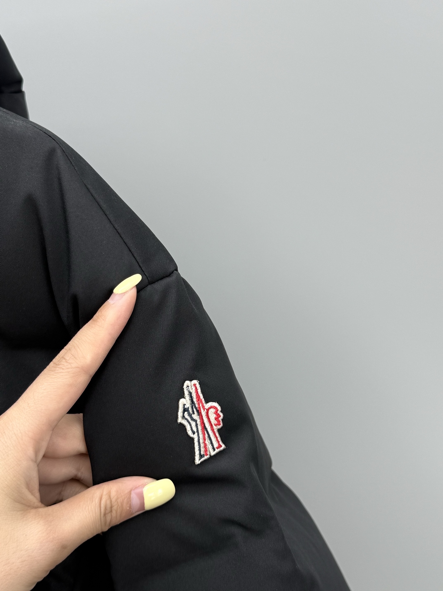 Moncler TOLIMA  Women's High-End Ski Down Jacket。