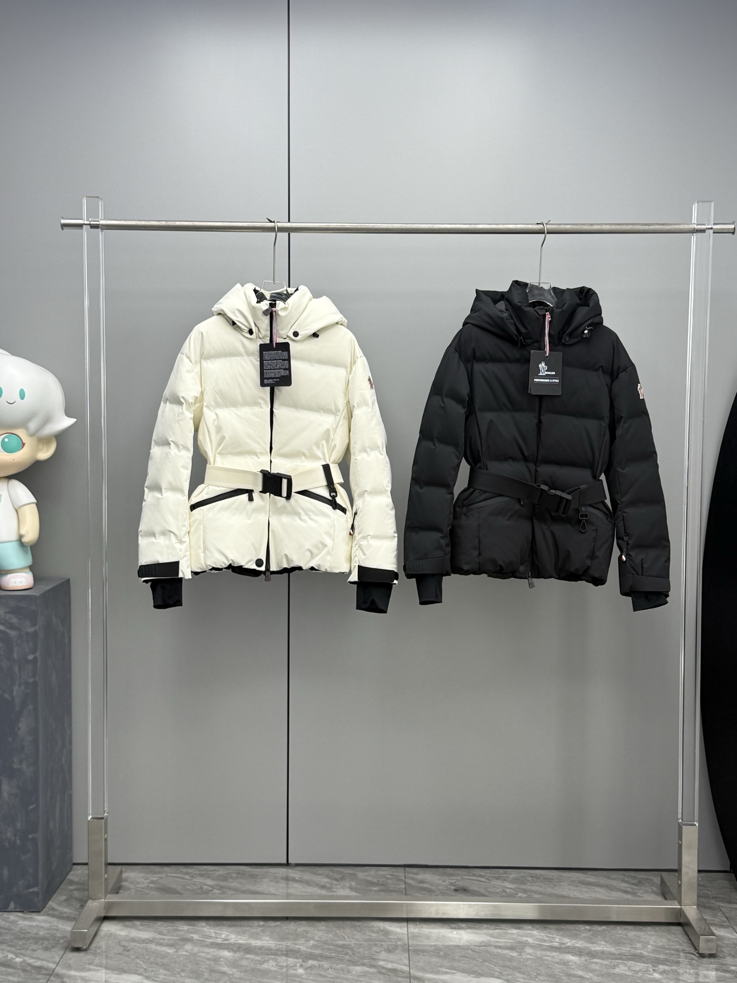 Moncler TOLIMA  Women's High-End Ski Down Jacket。
