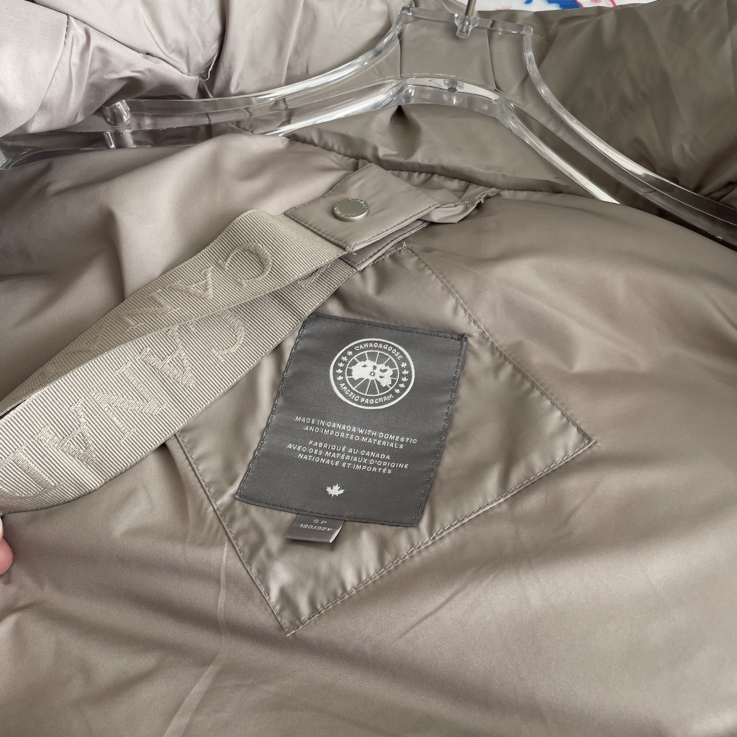 Canada Goose down jacket​ 或 Canada Goose parka​