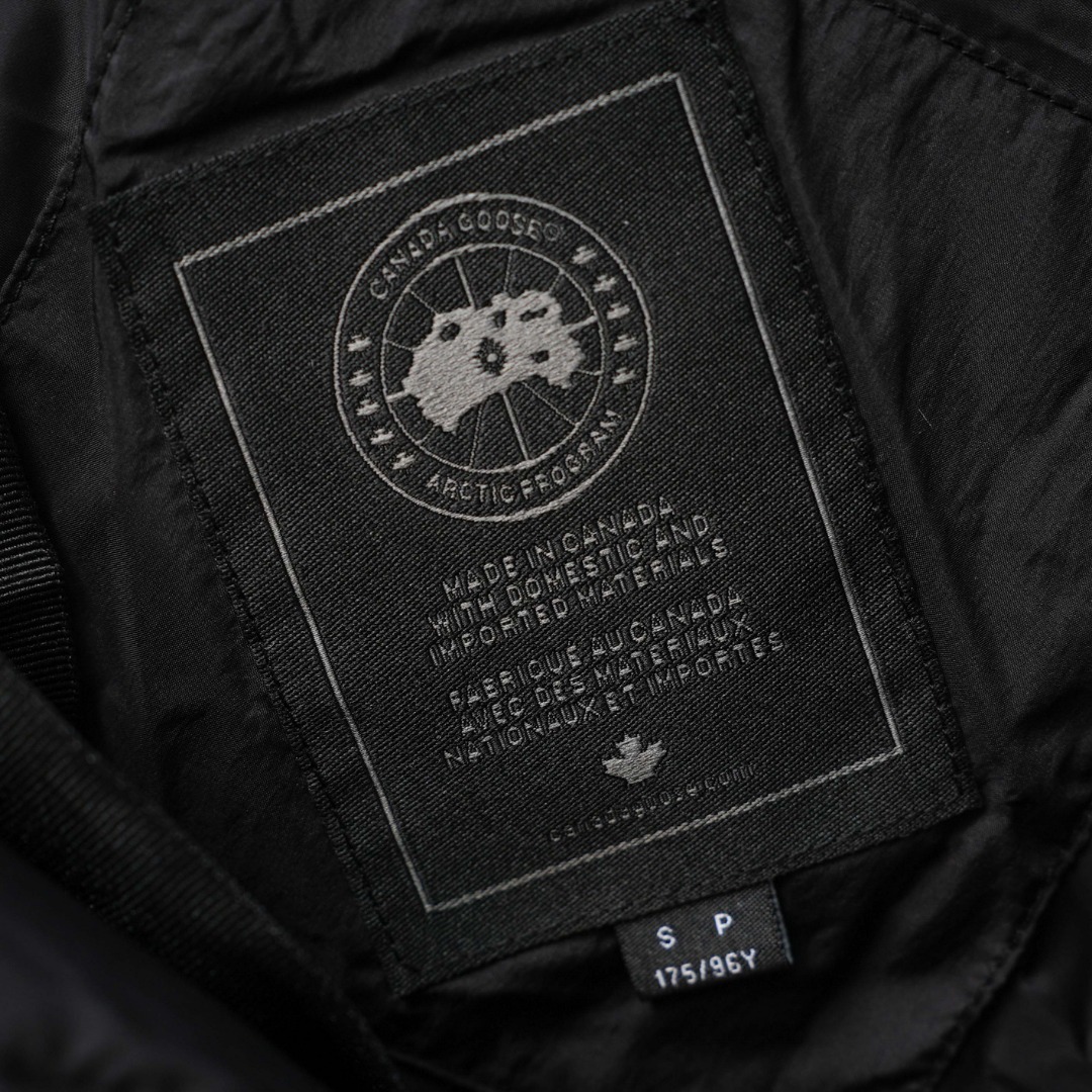 Canada Goose 2800 Long Sleeve Logo Hooded Down Coat