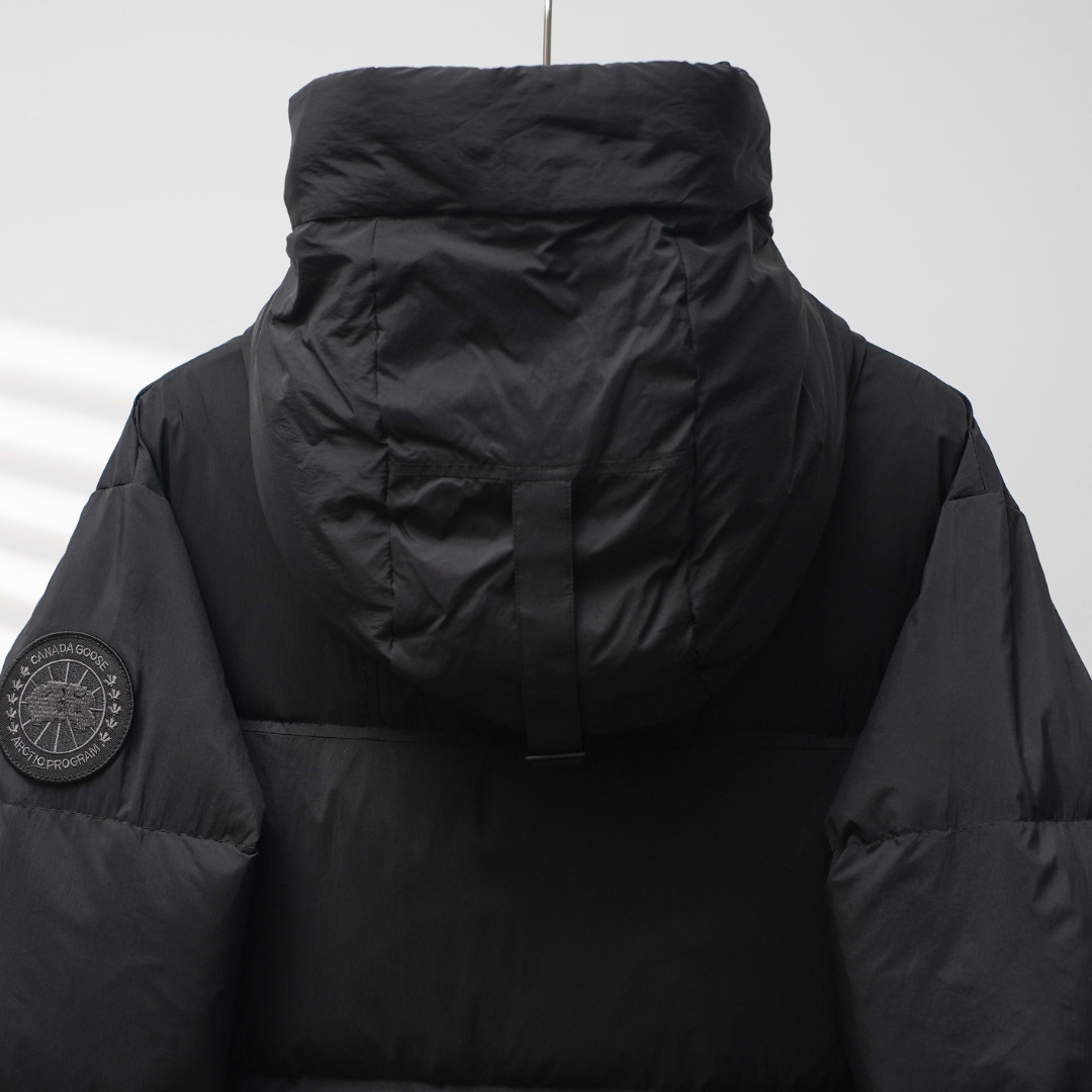 Canada Goose 2800 Long Sleeve Logo Hooded Down Coat