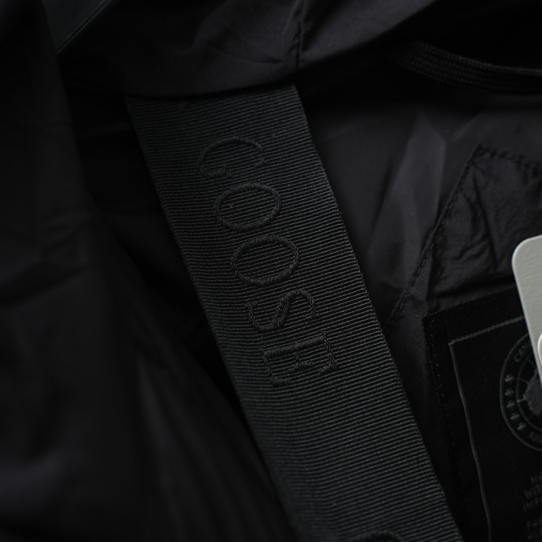 Canada Goose 2800 Long Sleeve Logo Hooded Down Coat