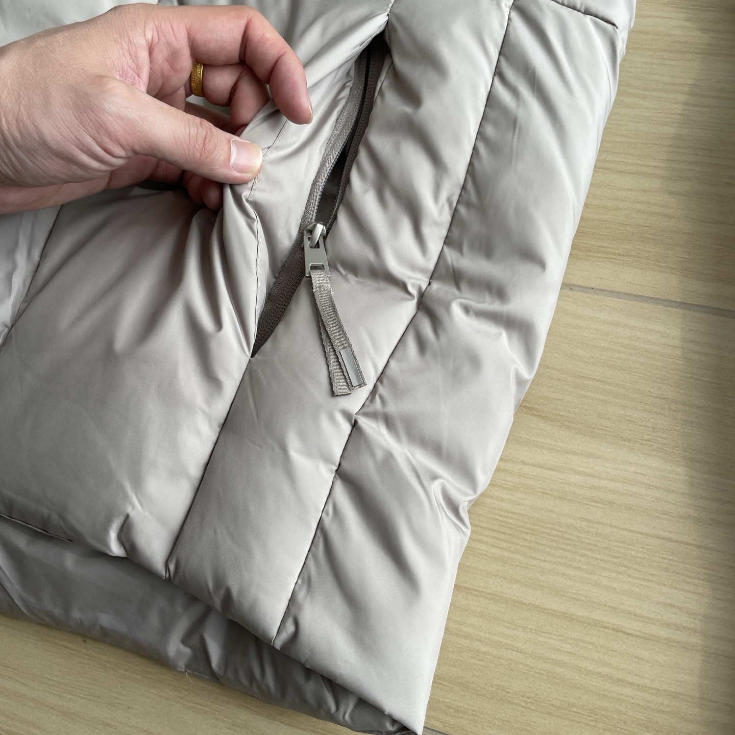 Canada Goose down jacket​ 或 Canada Goose parka​