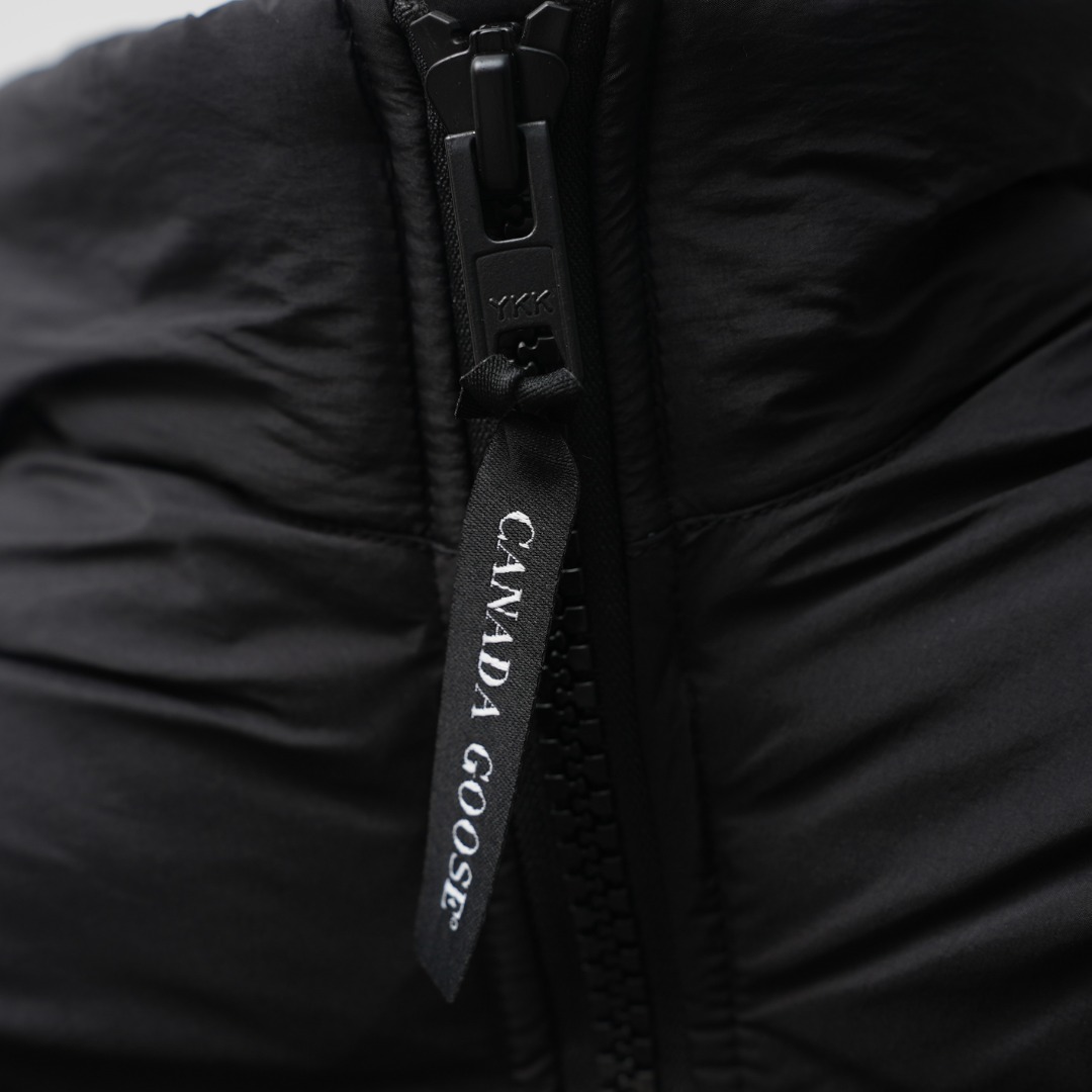 Canada Goose 2800 Long Sleeve Logo Hooded Down Coat