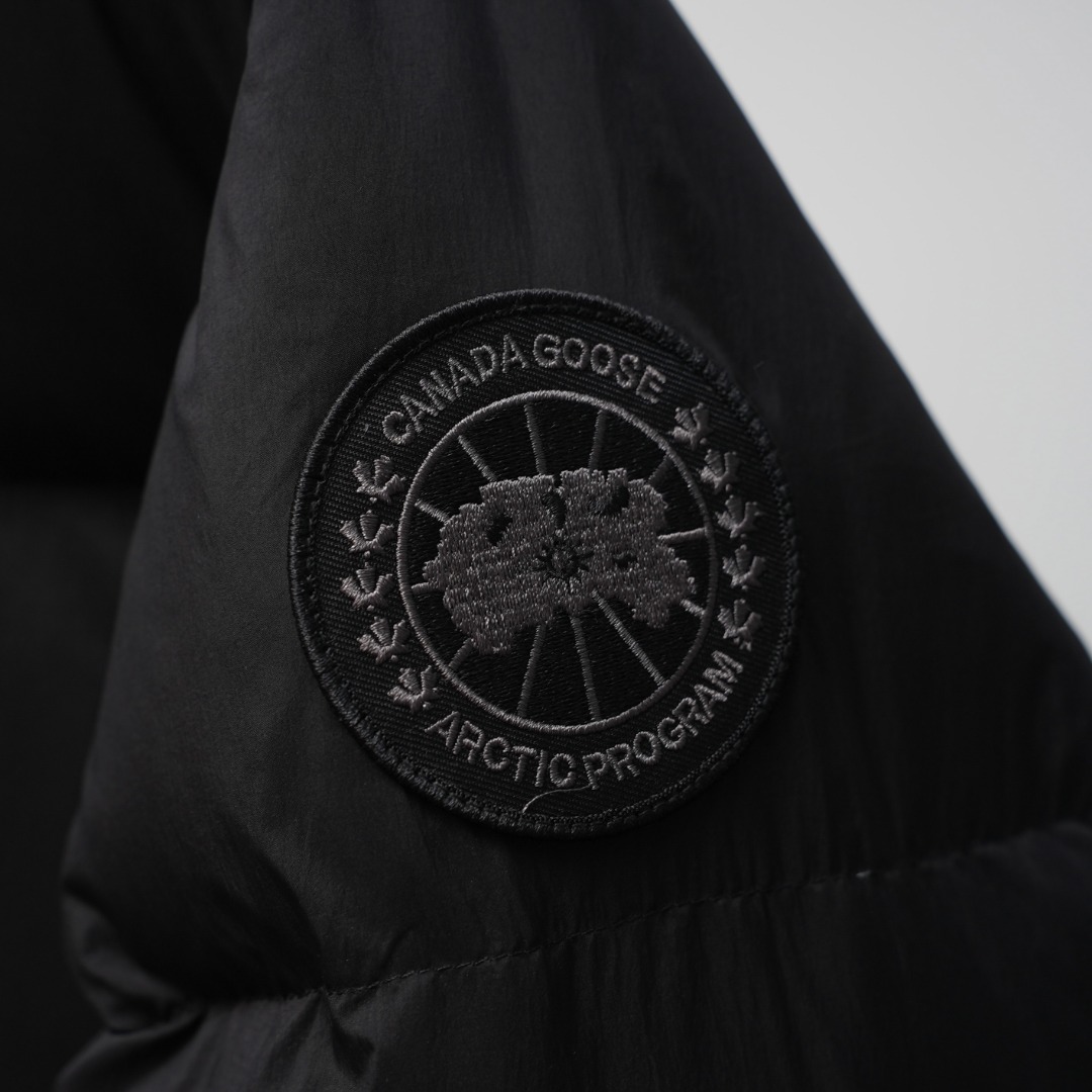 Canada Goose 2800 Long Sleeve Logo Hooded Down Coat