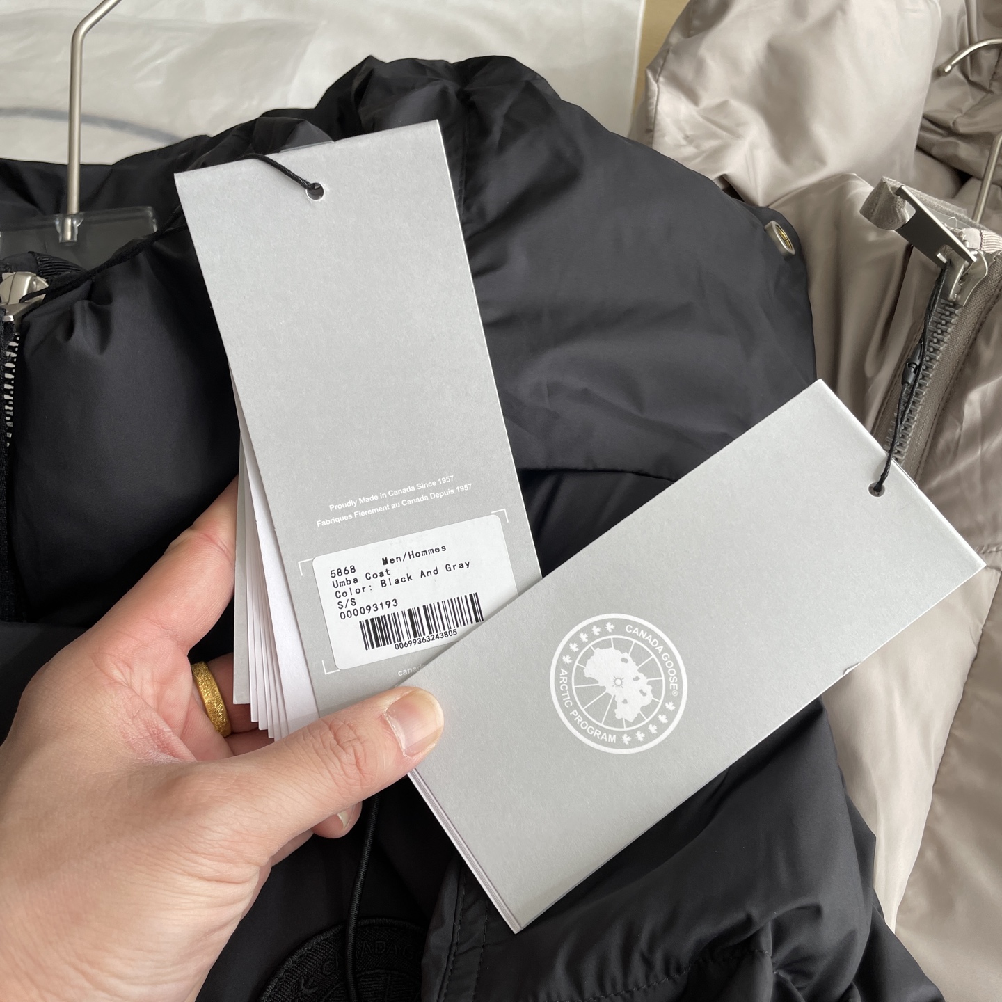 Canada Goose down jacket​ 或 Canada Goose parka​