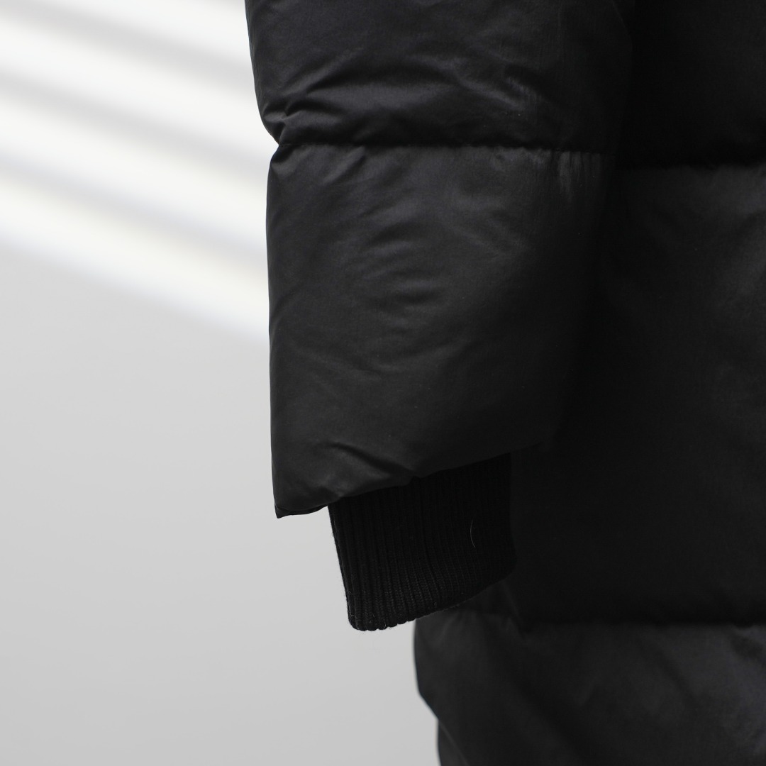 Canada Goose 2800 Long Sleeve Logo Hooded Down Coat