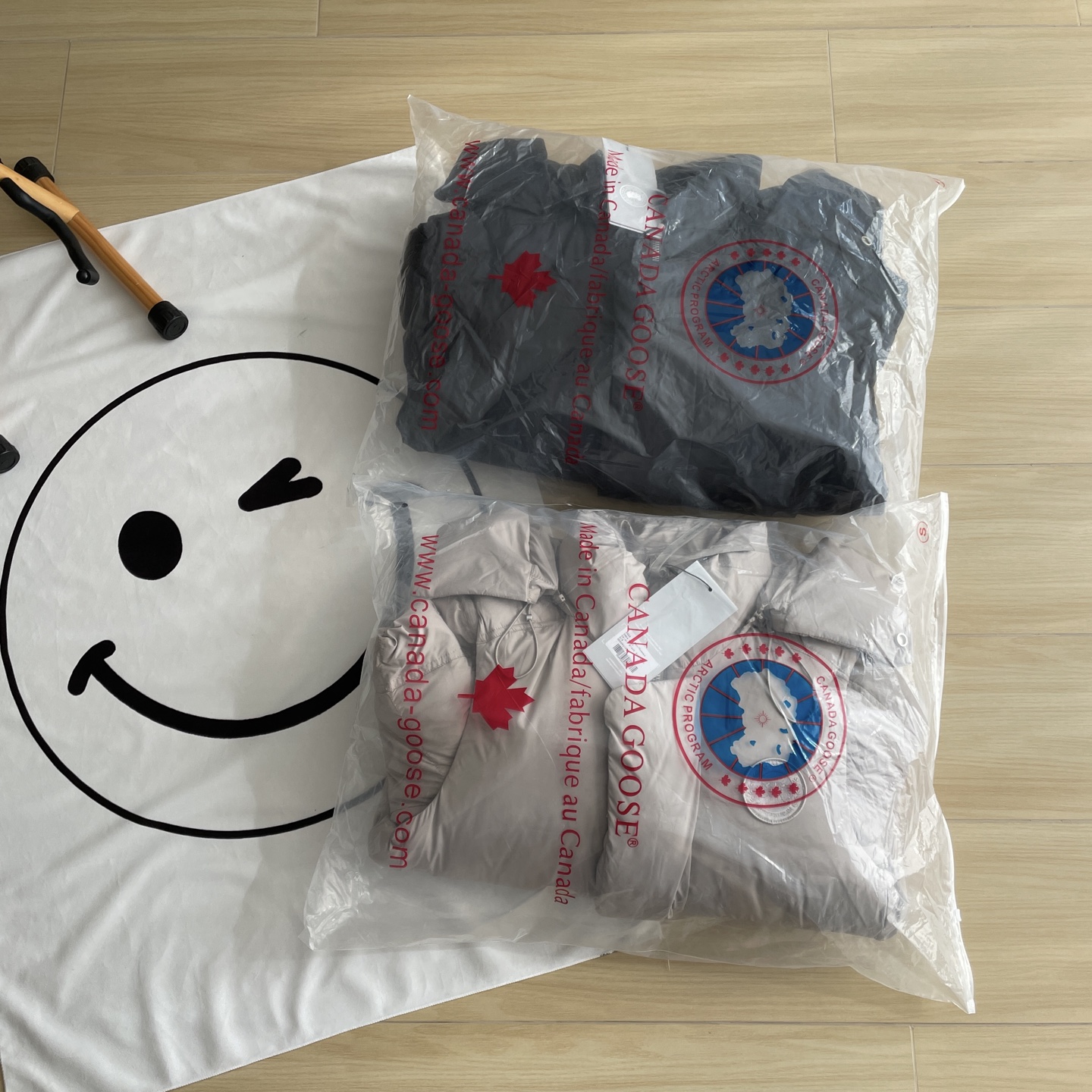 Canada Goose down jacket​ 或 Canada Goose parka​