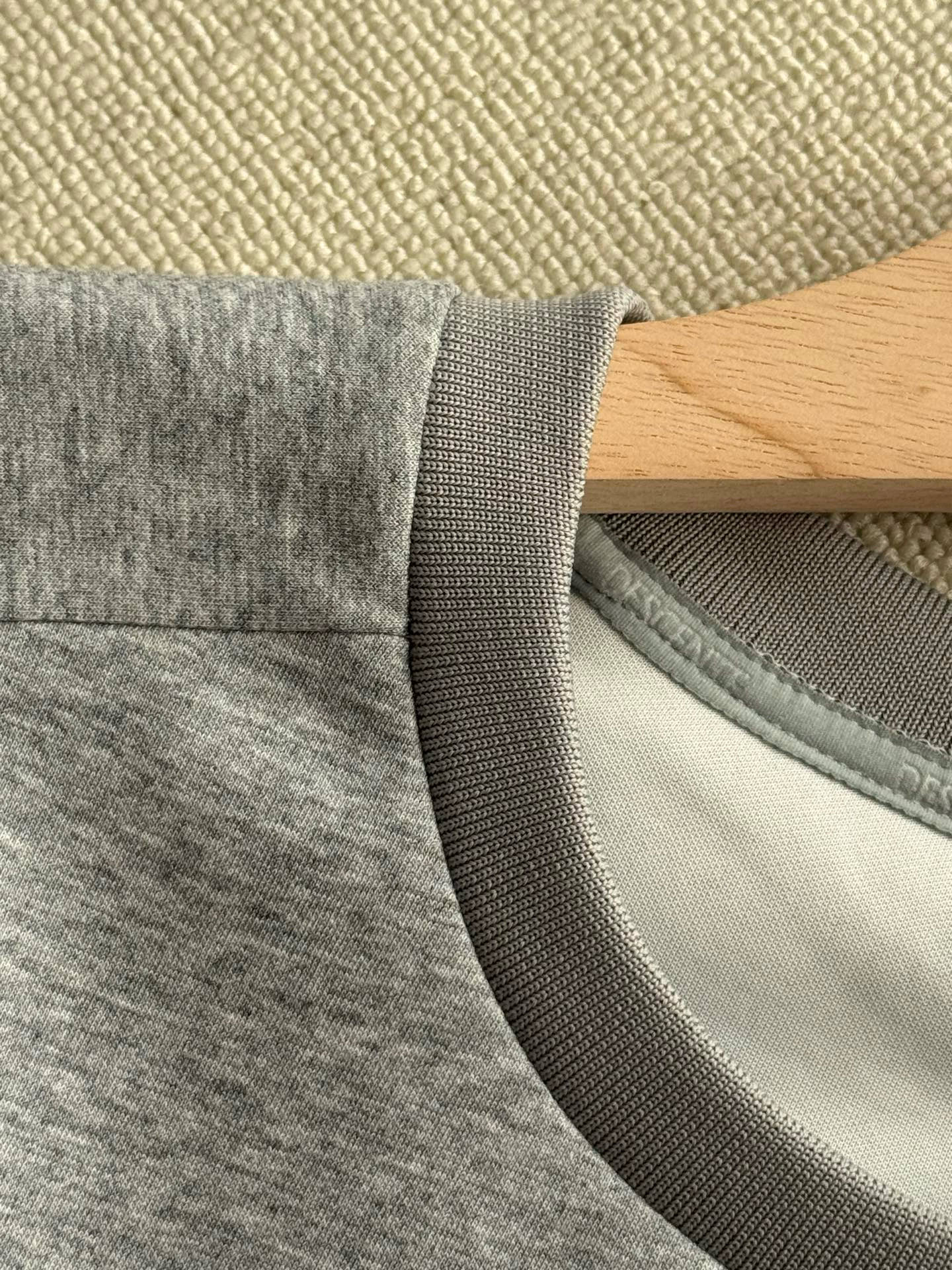 Descente knit sweatshirt