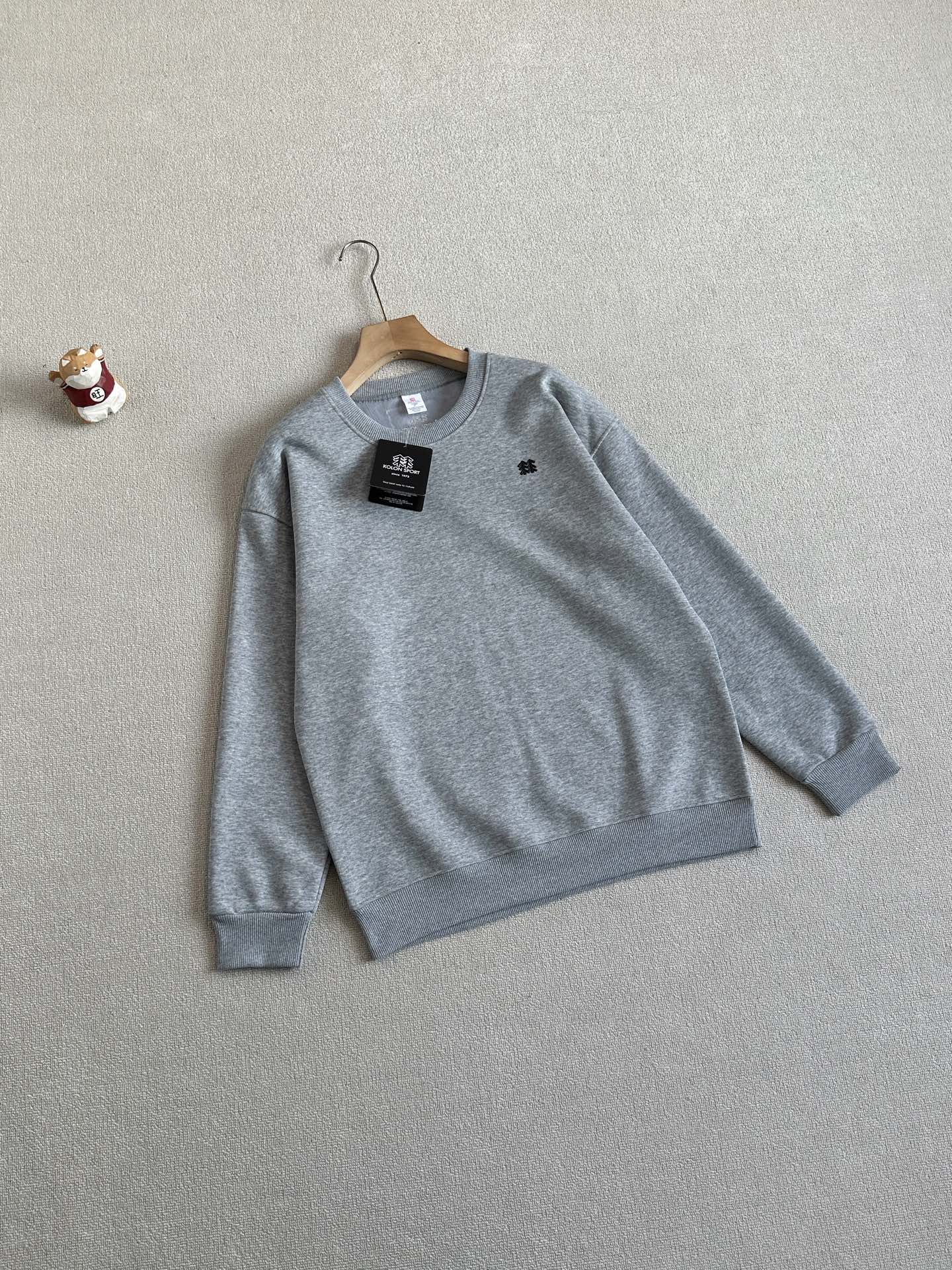 Kolon Sport fleece-lined crewneck sweatshirt
