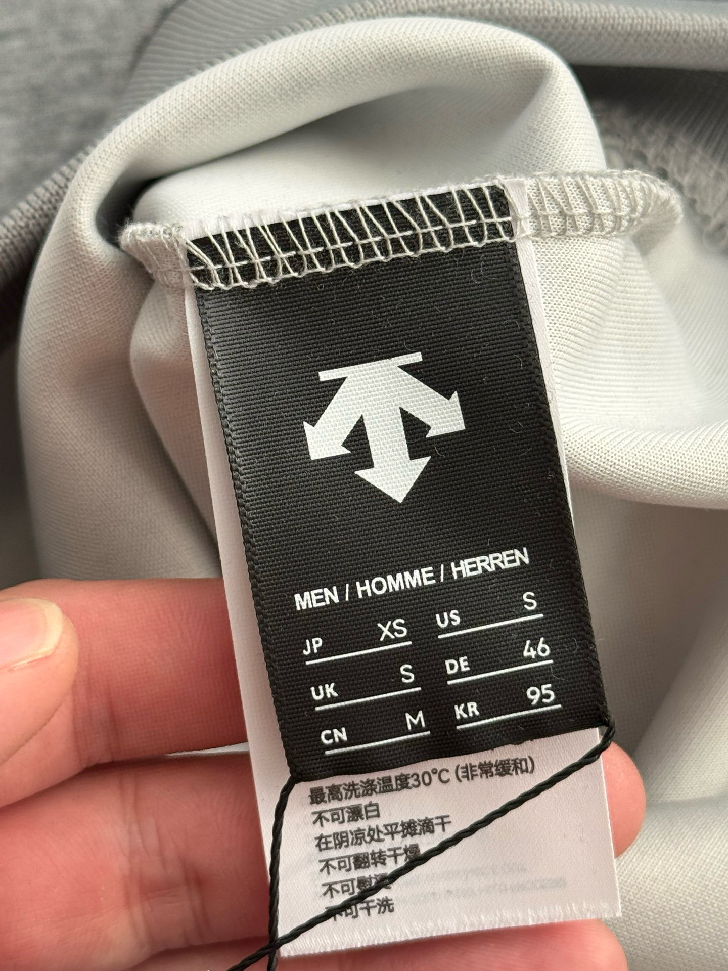 Descente knit sweatshirt