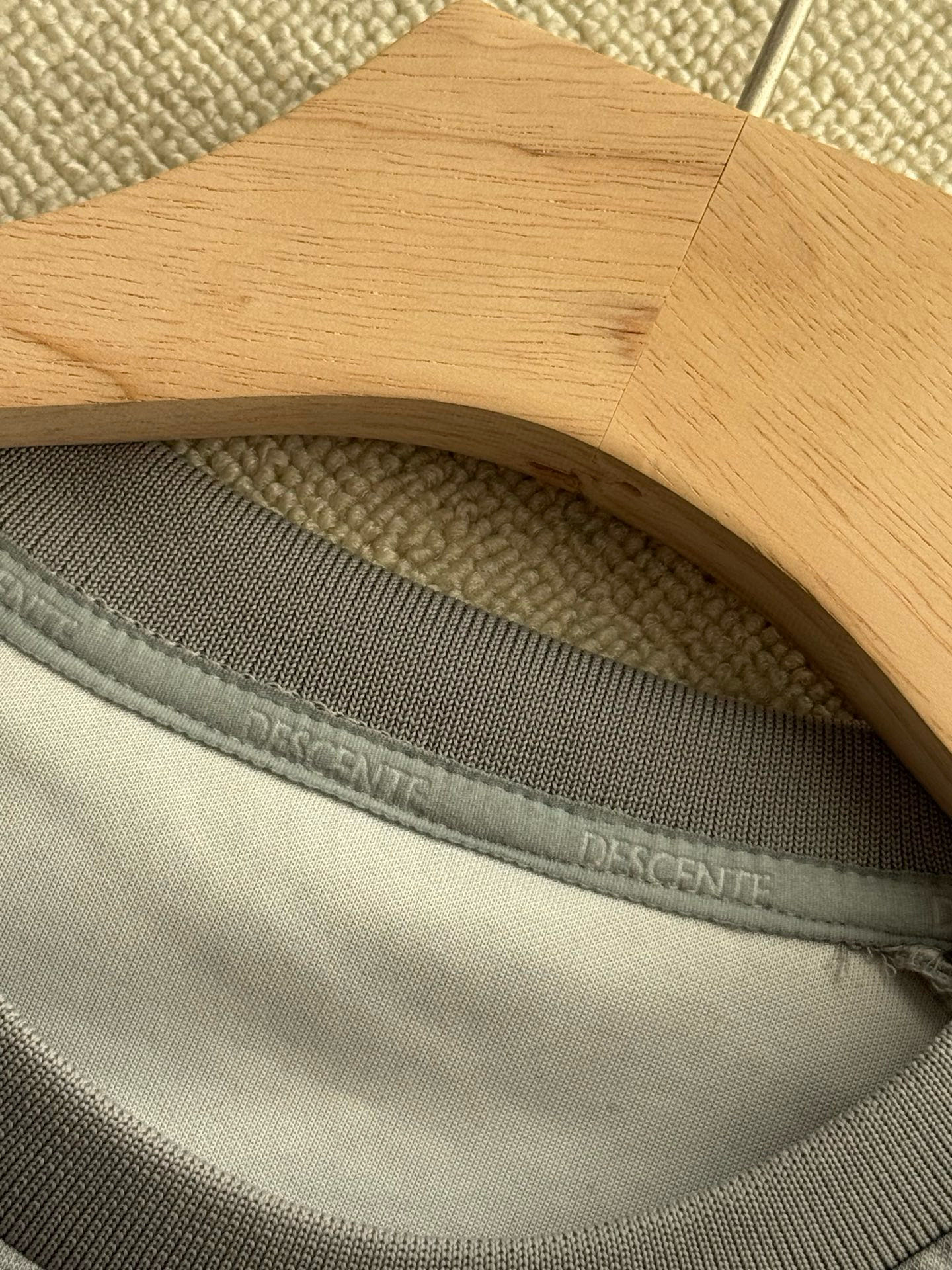 Descente knit sweatshirt