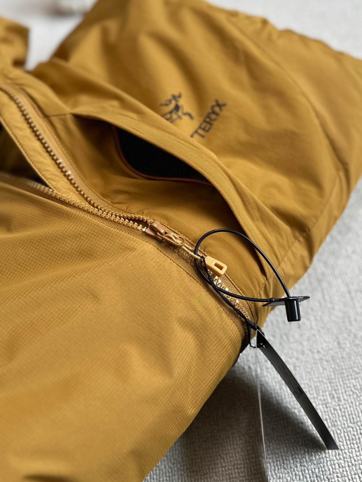 KAILAS slim-fit padded jacket​