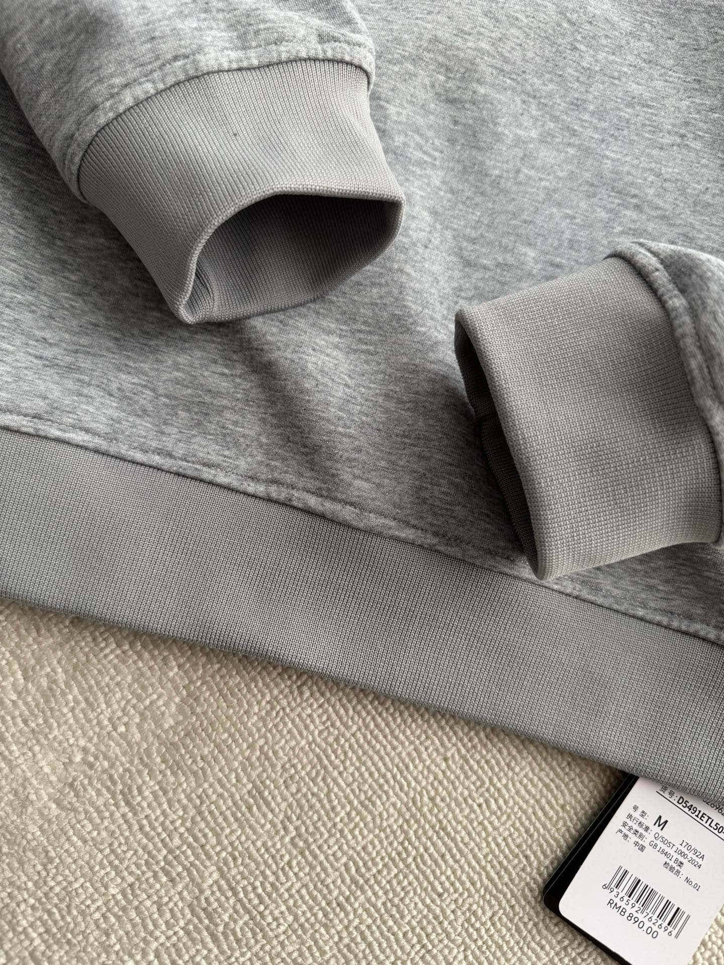 Descente knit sweatshirt