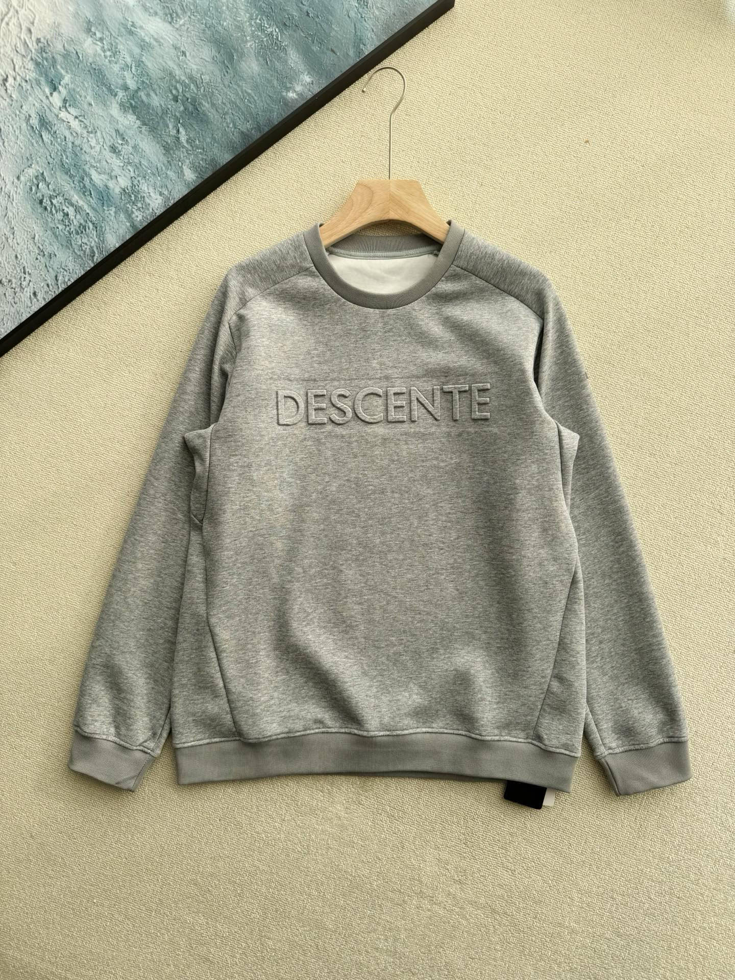Descente knit sweatshirt