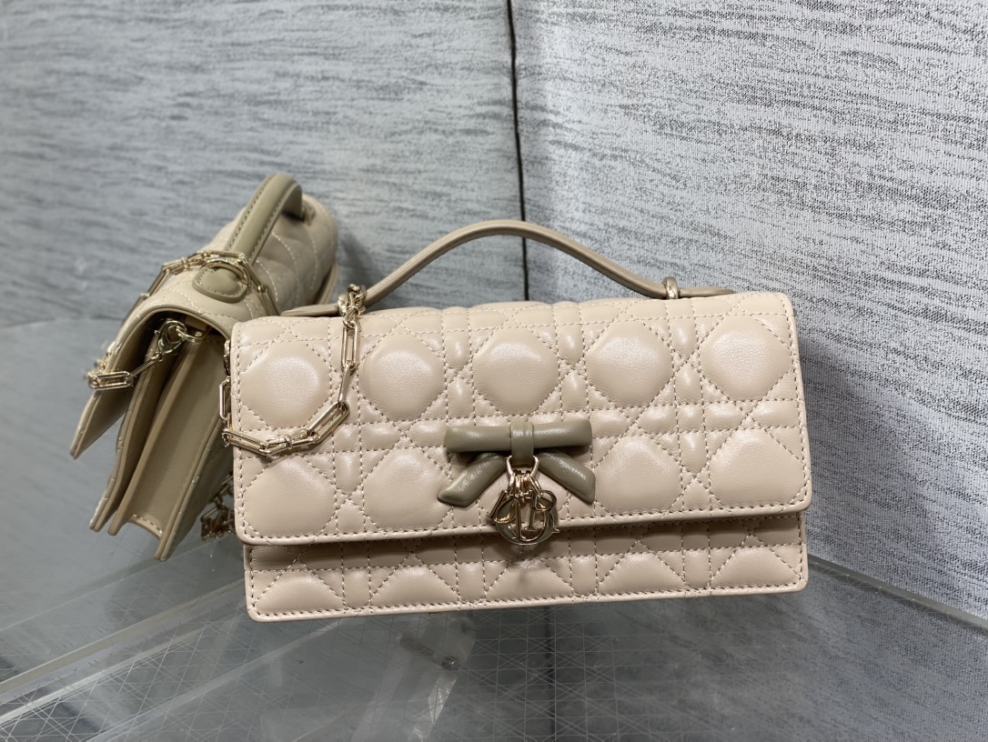 ​ Dior Lady Bowknot Pearl Chain Bag