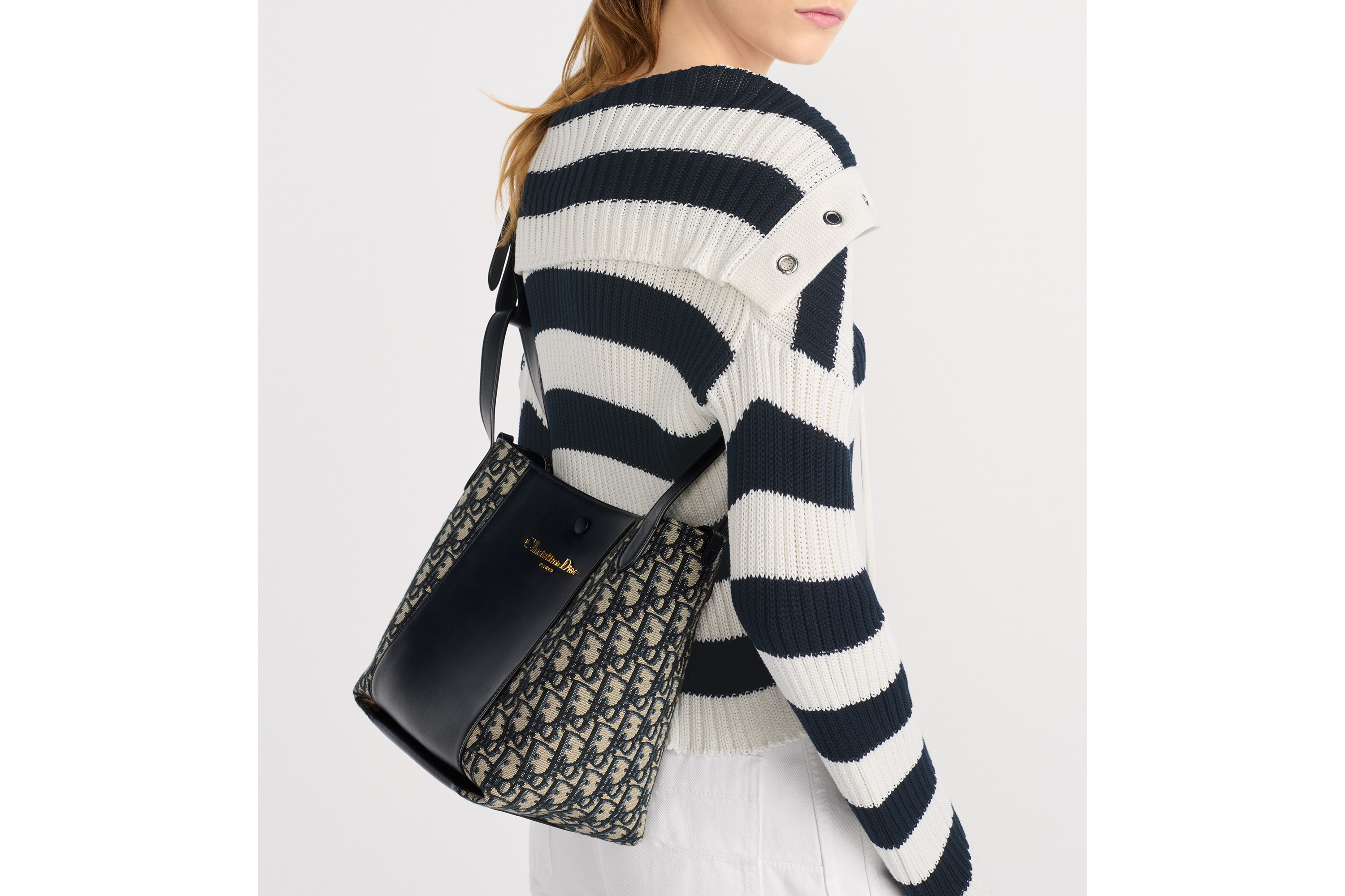 Replica Medium Signature Bucket Bag