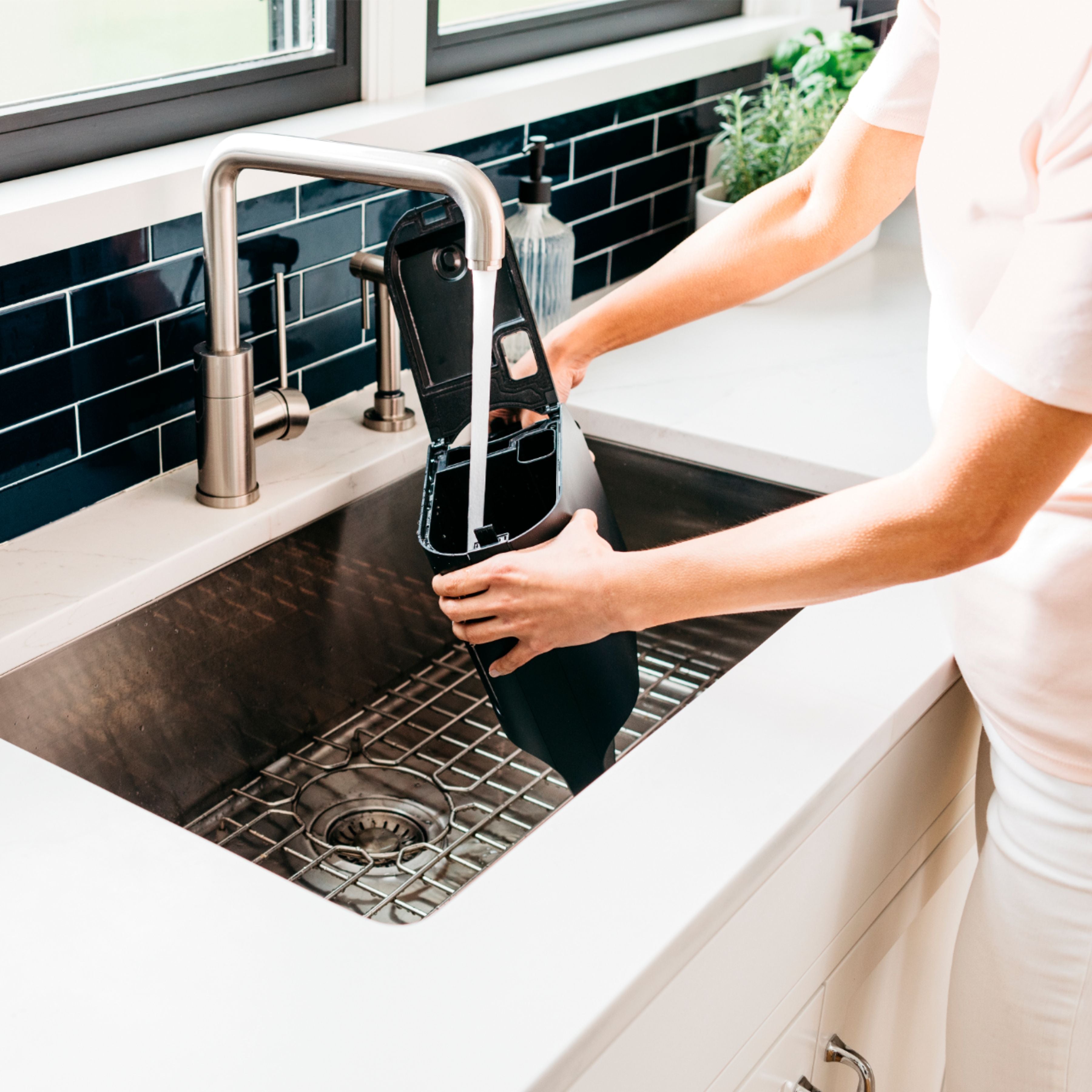 Shark - IQ Robot Self-Empty XL RV1001AE, Wi-Fi Connected, Robot Vacuum with Self-Cleaning Brushroll - Black