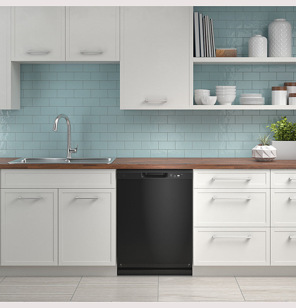 GE - Front Control Dishwasher with 60dBA - Black