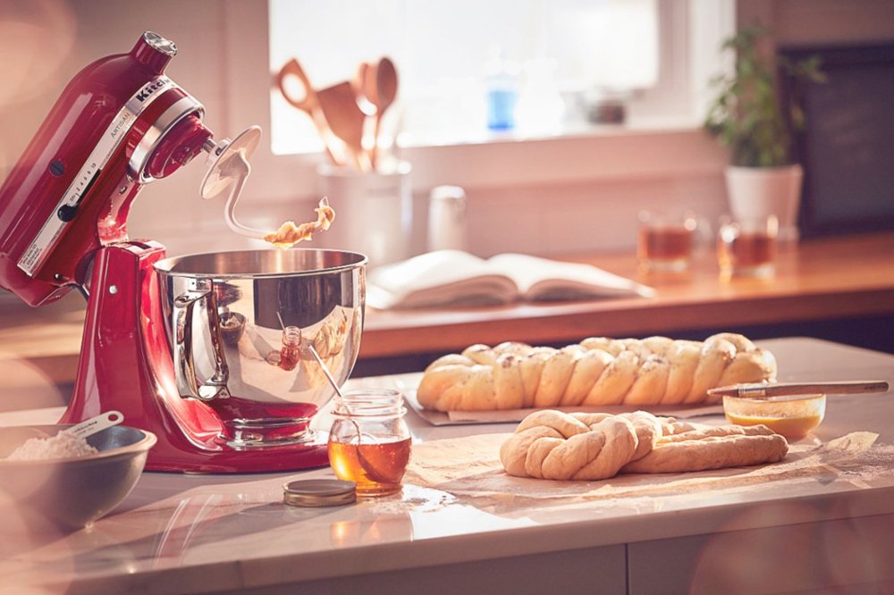 KitchenAid Artisan Series Tilt-Head Stand Mixer -Empire Red