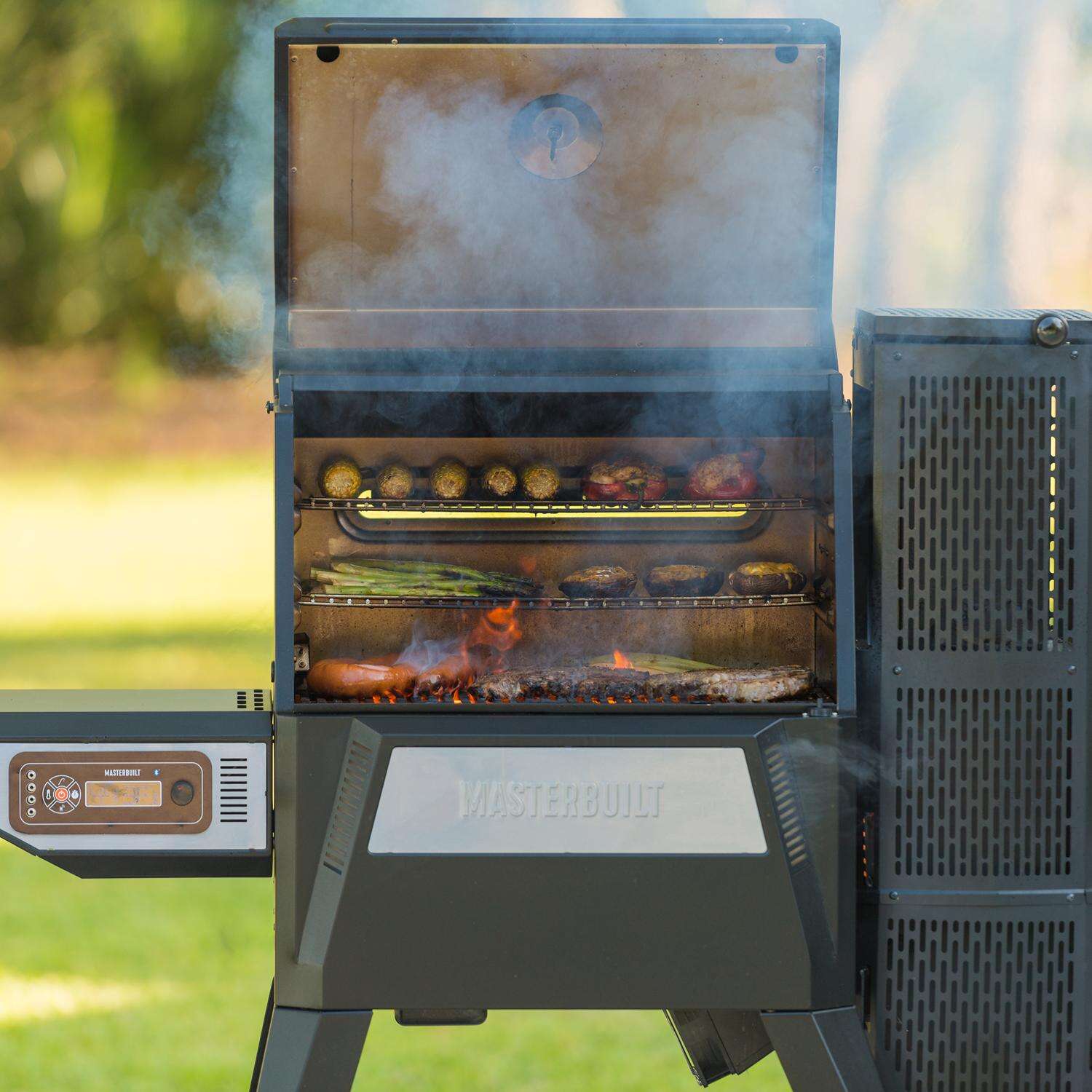 Masterbuilt Gravity Series 560 Digital Charcoal Grill & Smoker