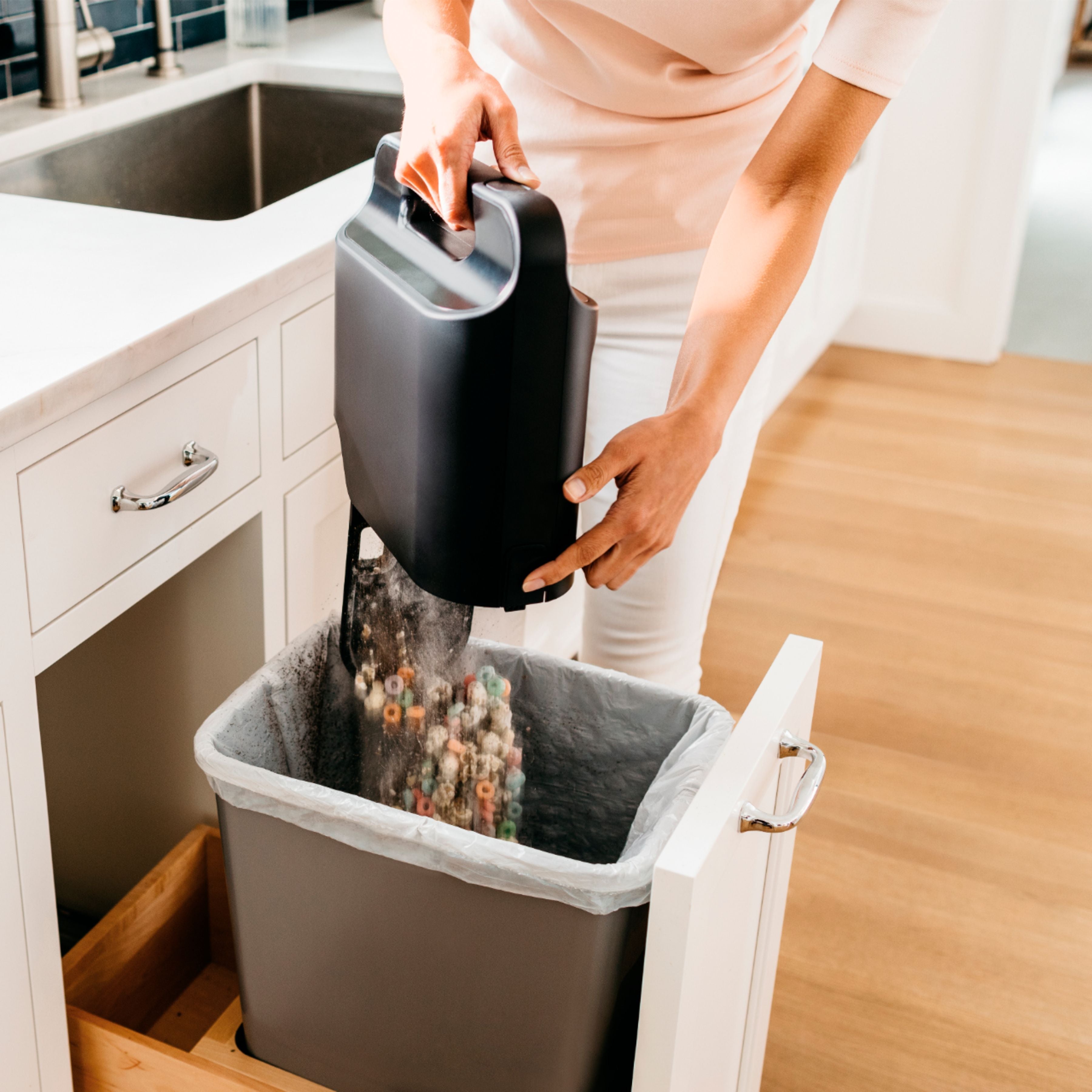 Shark - IQ Robot Self-Empty XL RV1001AE, Wi-Fi Connected, Robot Vacuum with Self-Cleaning Brushroll - Black