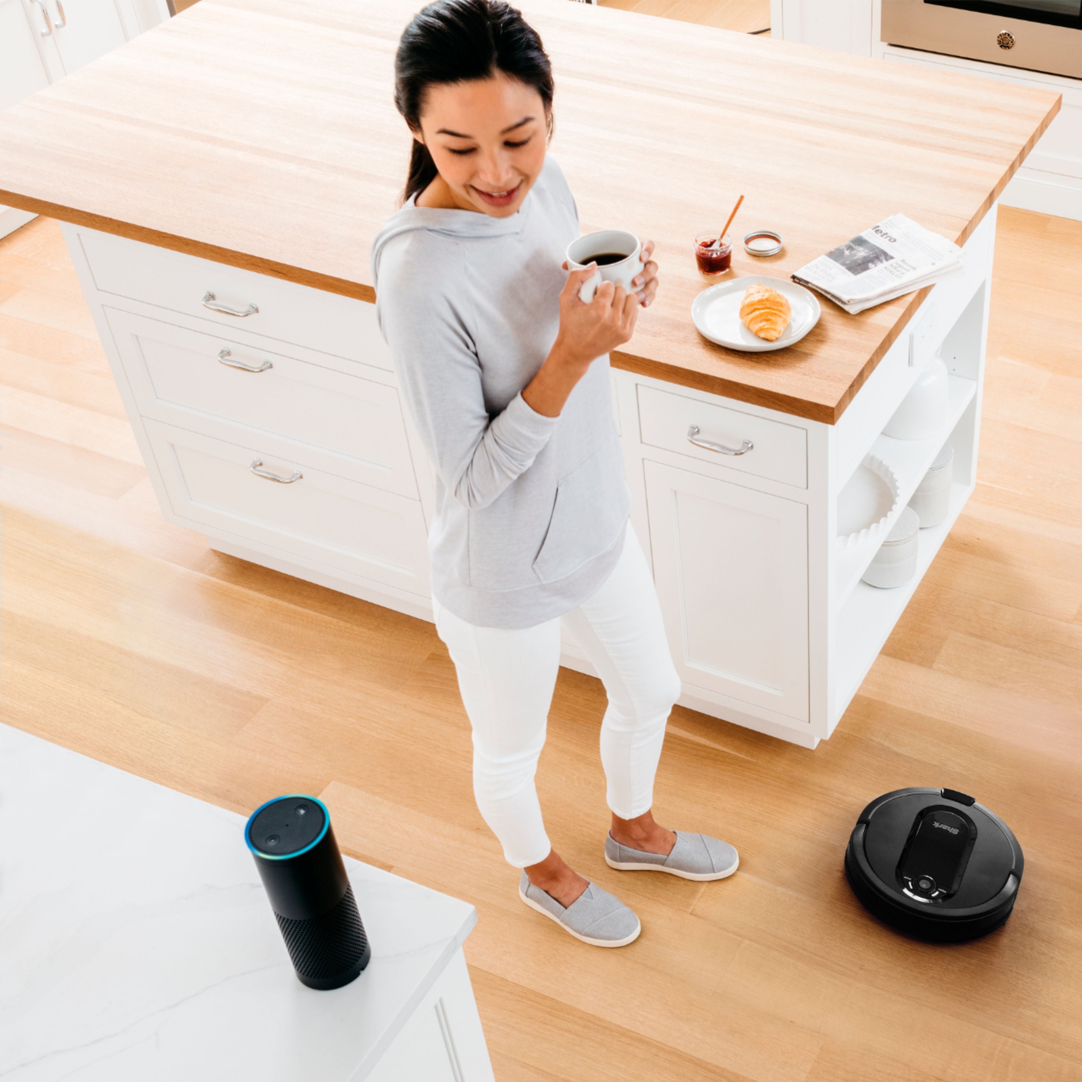 Shark - IQ Robot Self-Empty XL RV1001AE, Wi-Fi Connected, Robot Vacuum with Self-Cleaning Brushroll - Black