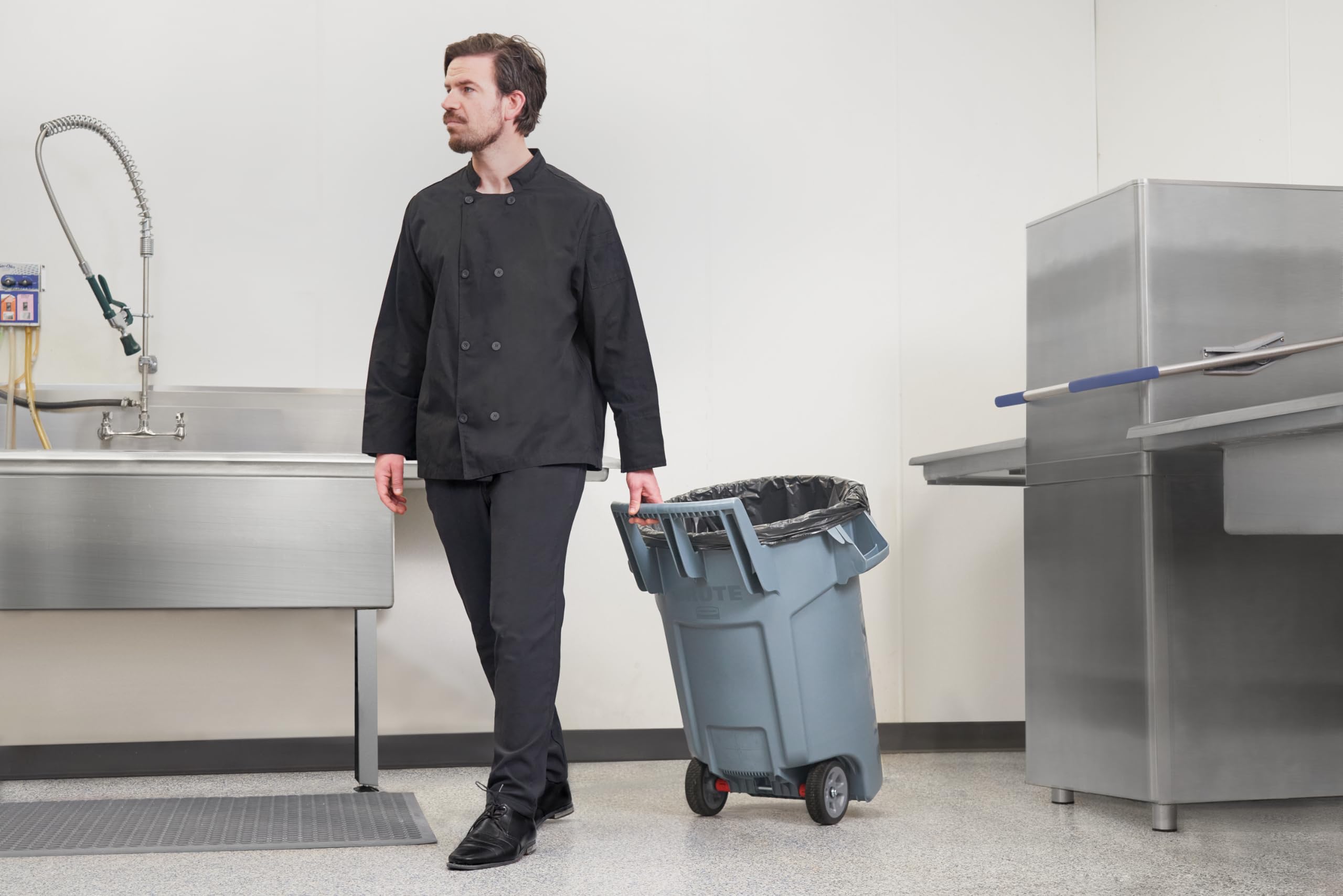 Rubbermaid Commercial Products Brute Trash