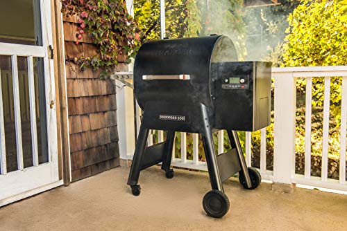 Ironwood 650 Wifi Pellet Grill and Smoker in Black