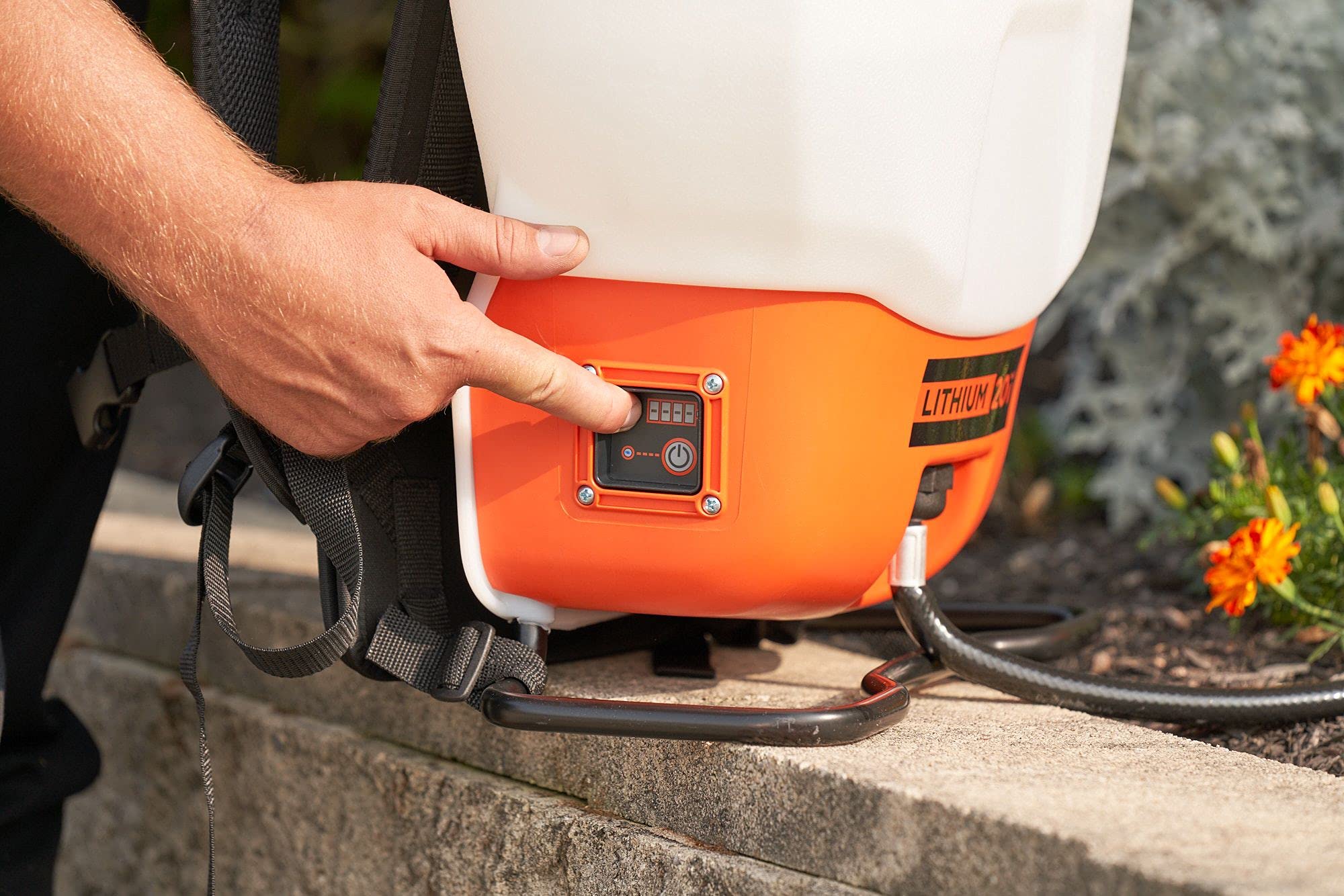 BLACK DECKER Battery 4 Gallon Backpack