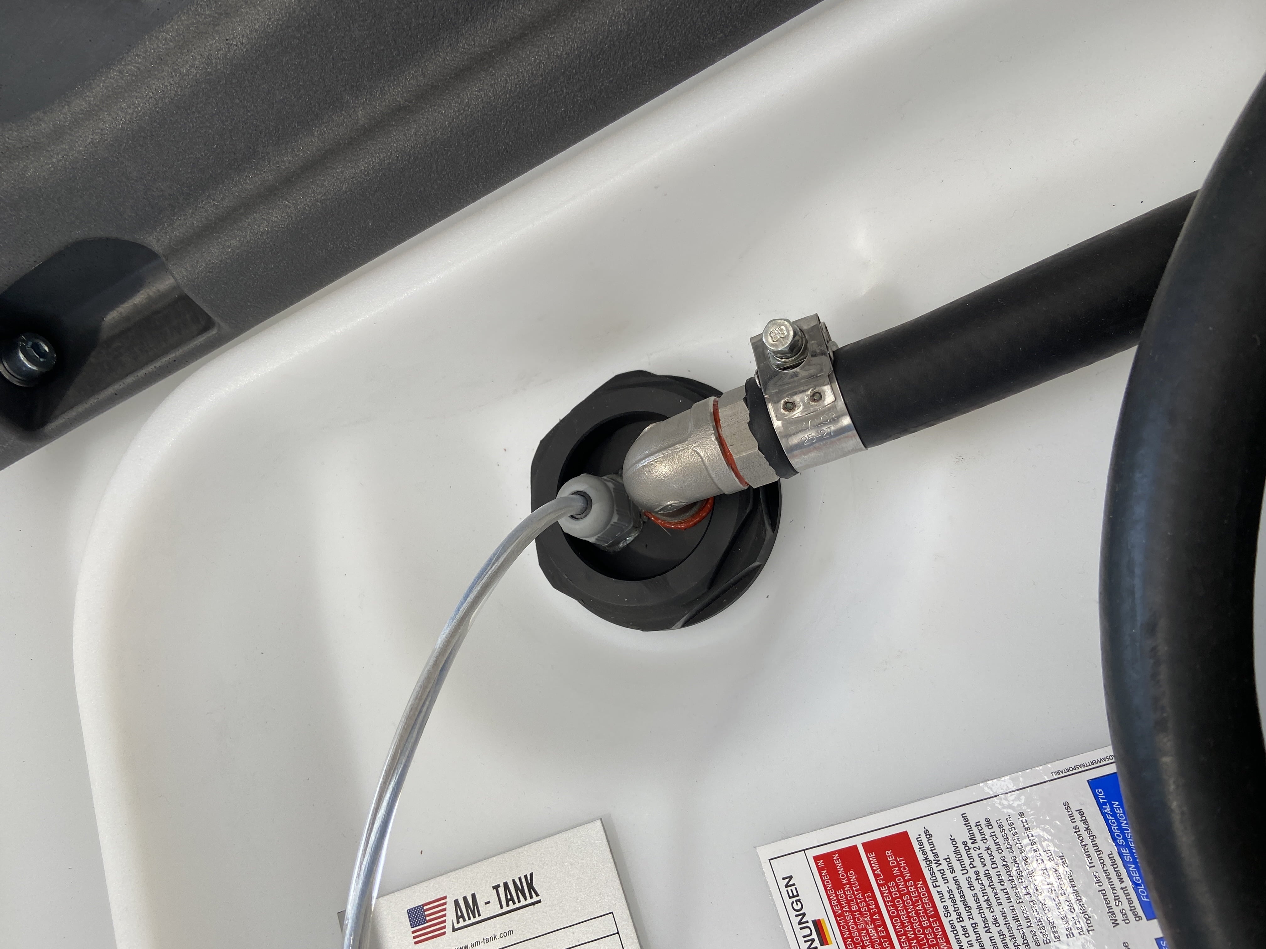 AM-TANK 40 DEF: Portable 40 gal DEF Tank Low Profile with 12V Pump, 13ft Hose and Nozzle.