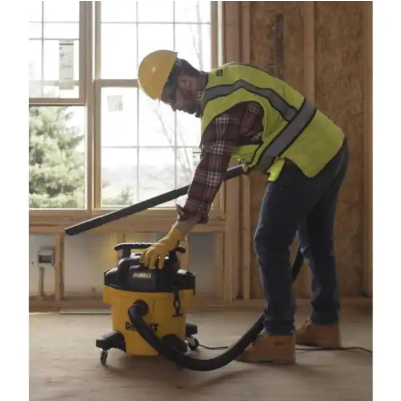 DW DXV06P 6 gallon Poly Wet/Dry Vacuum�� Yellow