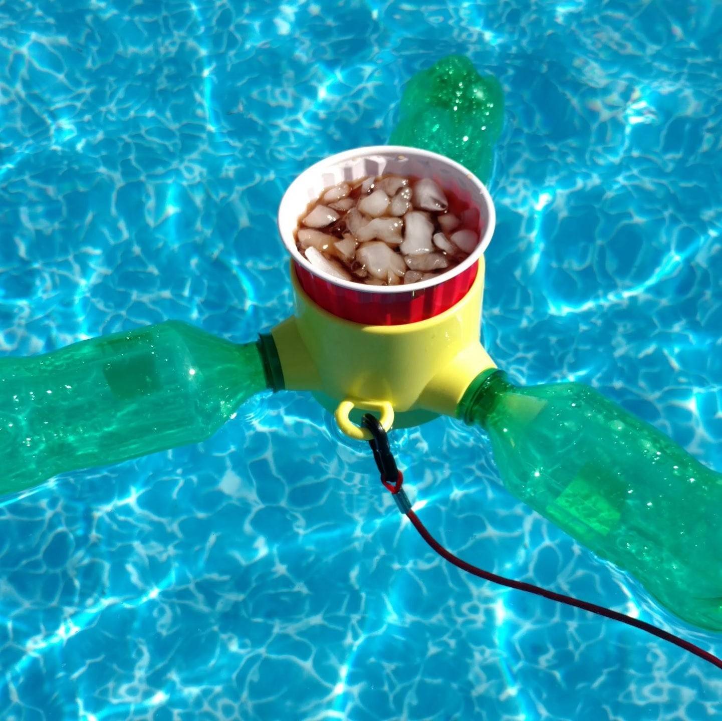 Thirst Mateâ¢ Unsinkable Drink Float