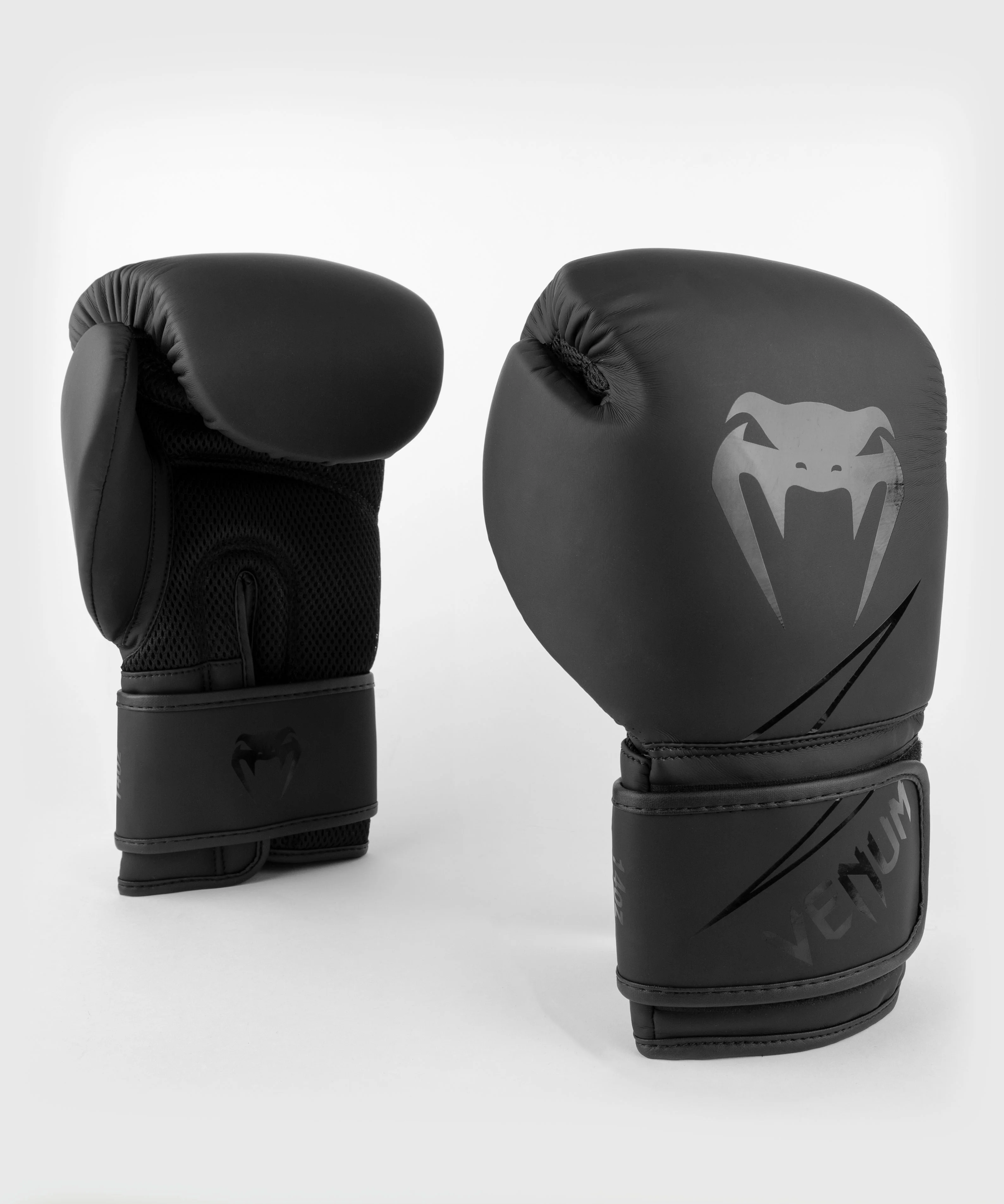 Venum Classic Partner Boxing Kit W 16OZ Glove