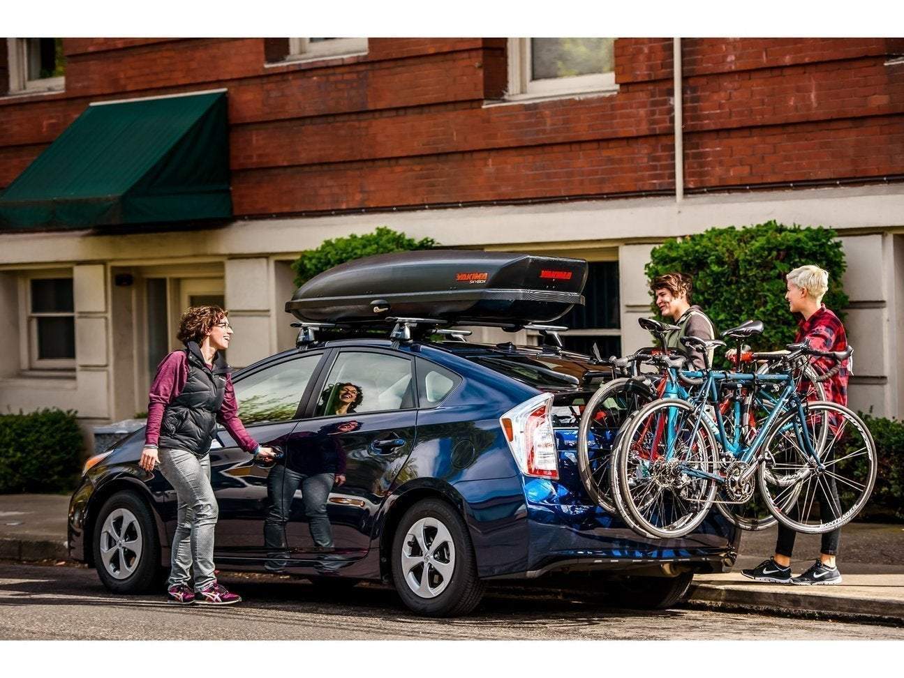 YAKIMA SkyBox Carbonite 16 Cubic Foot Cargo Box - 8007335