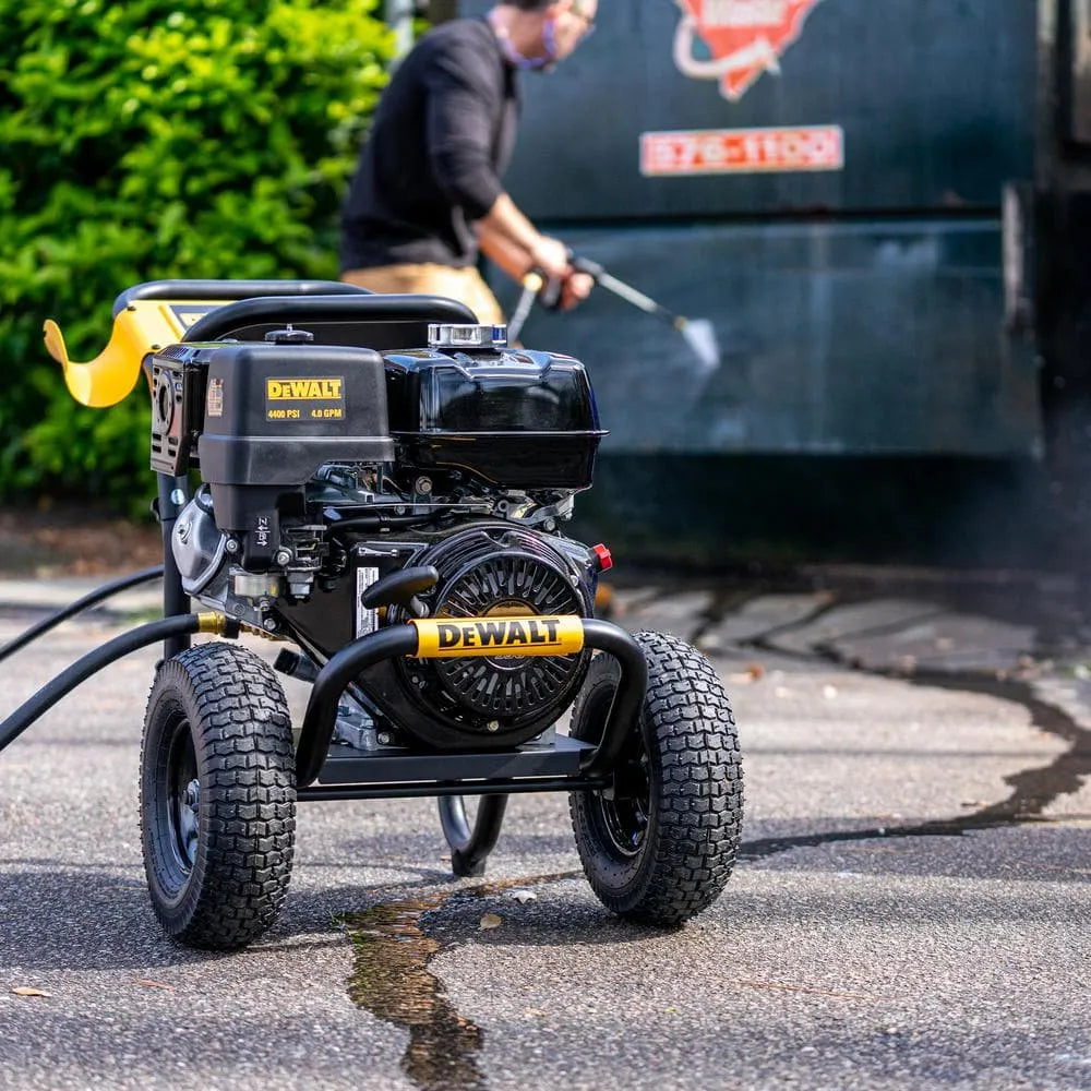 DEWALT 4400 PSI 4.0 GPM Cold Water Gas Pressure Washer with HONDA GX390 Engine (49-State) DXPW4440