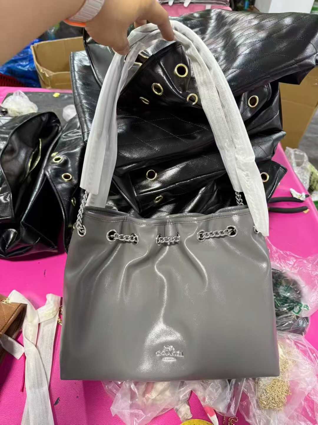 CCZ79 CCZ80 CDR00 EVELYN Drawstring Hobo Bag Chain Tote Bag